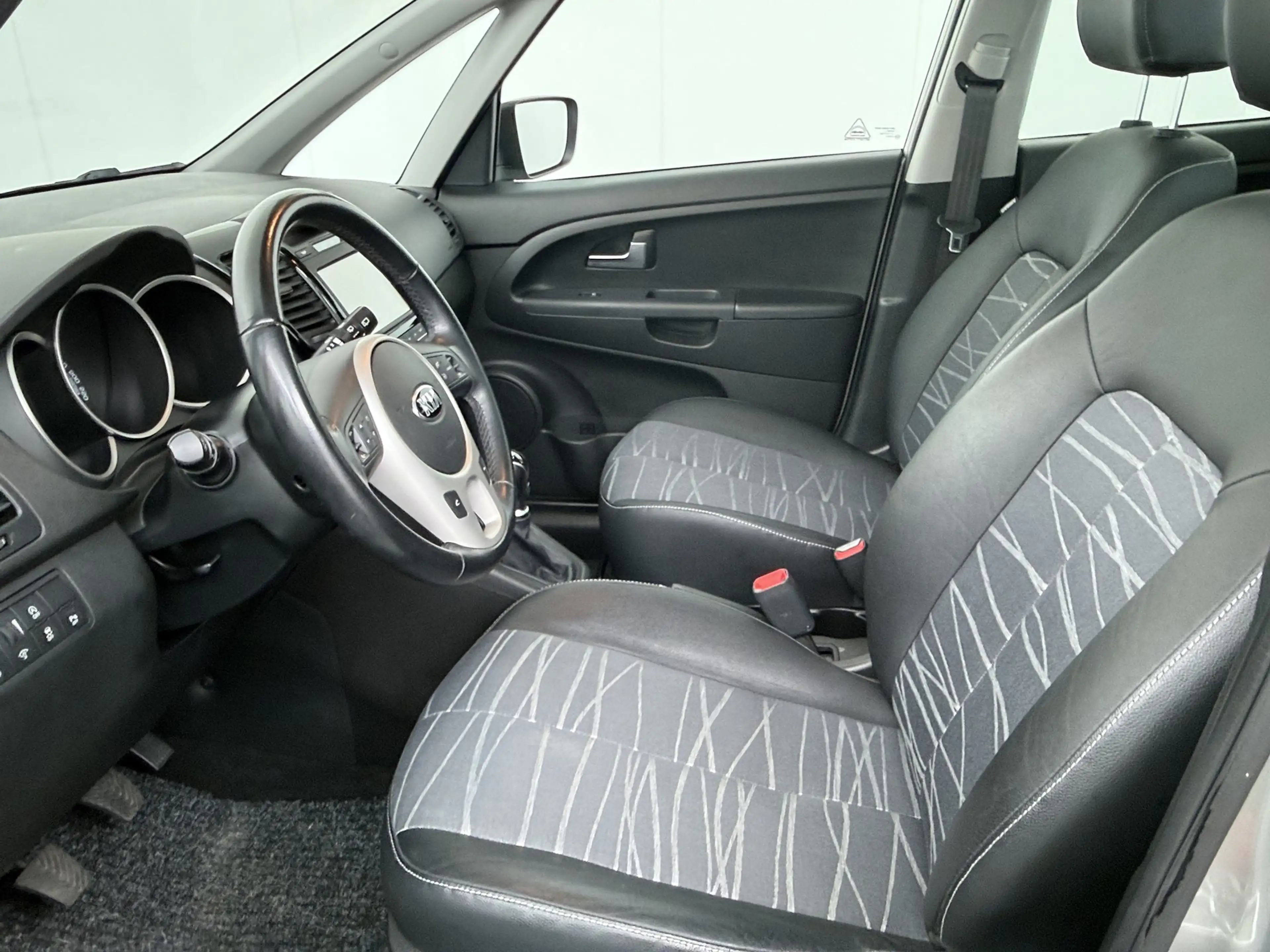 Kia Venga 1.4 CVVT Summer Edition - Navigatie - Camera - Ele — photo 19