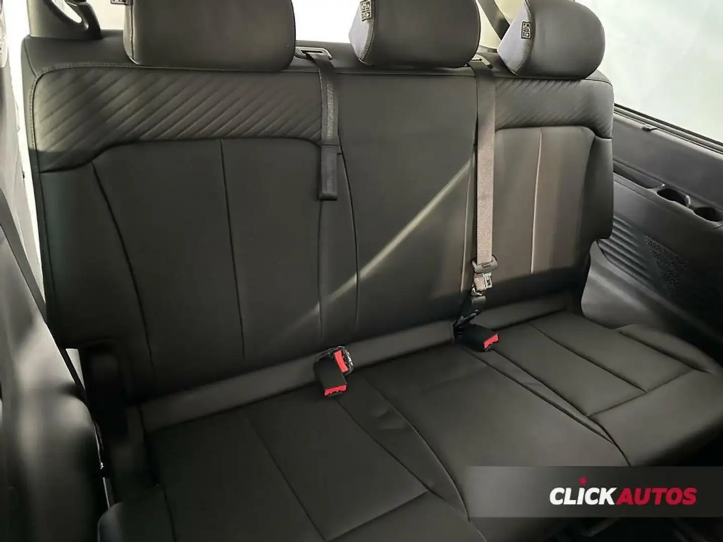 Hyundai STARIA 2.2 CRDI 177CV 9S 8AT Tecno Plateado - 2