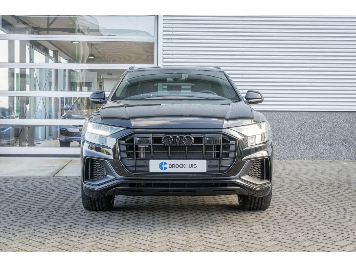 Audi Q8 60 TFSI e quattro Pro Line S Competition 22 inch v Schwarz - 2