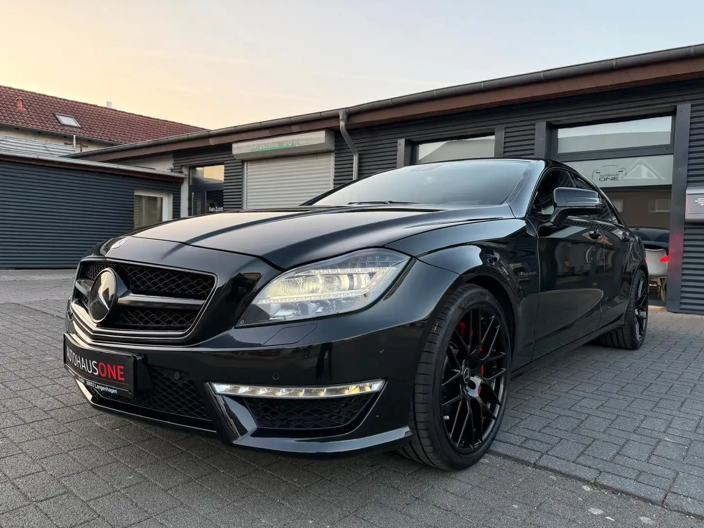 Mercedes-Benz CLS 63 AMG LIMO.  KEYLESS/MASSAGE/TOP GEPFELGT Black - 1
