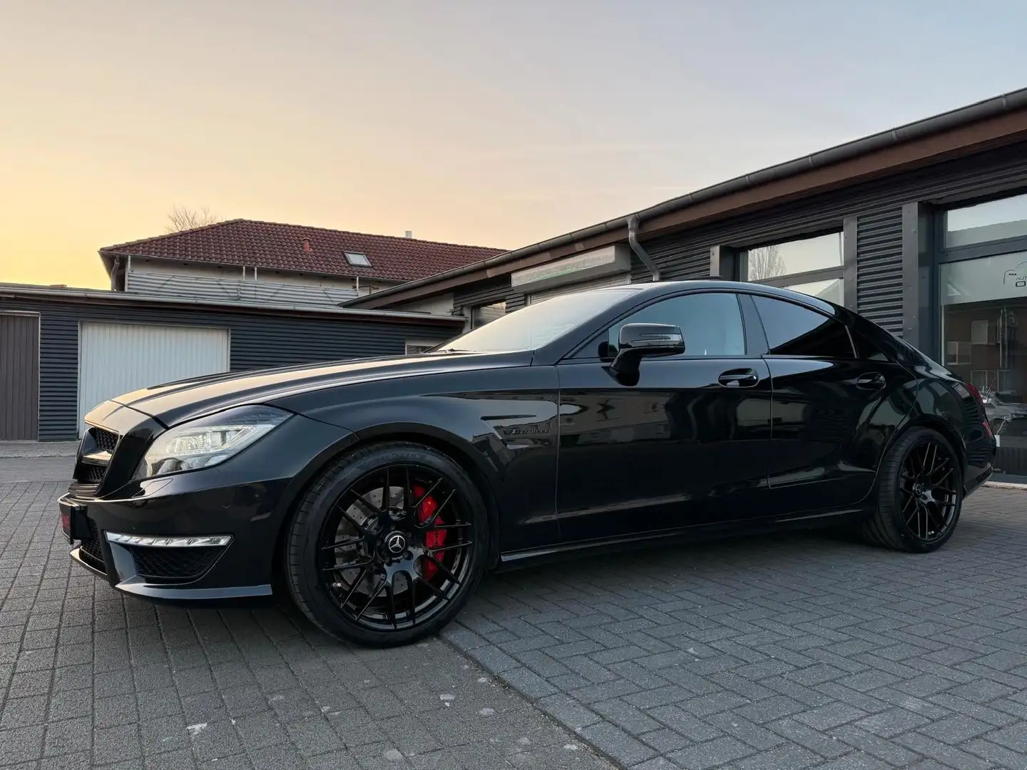 Mercedes-Benz CLS 63 AMG LIMO.  KEYLESS/MASSAGE/TOP GEPFELGT Black - 2