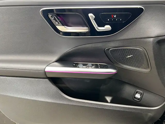 Mercedes-Benz C-Class view 13
