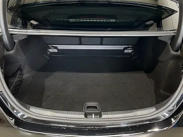 Mercedes-Benz C-Class view 8