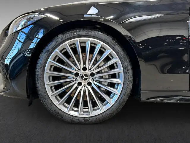 Mercedes-Benz C-Class view 4