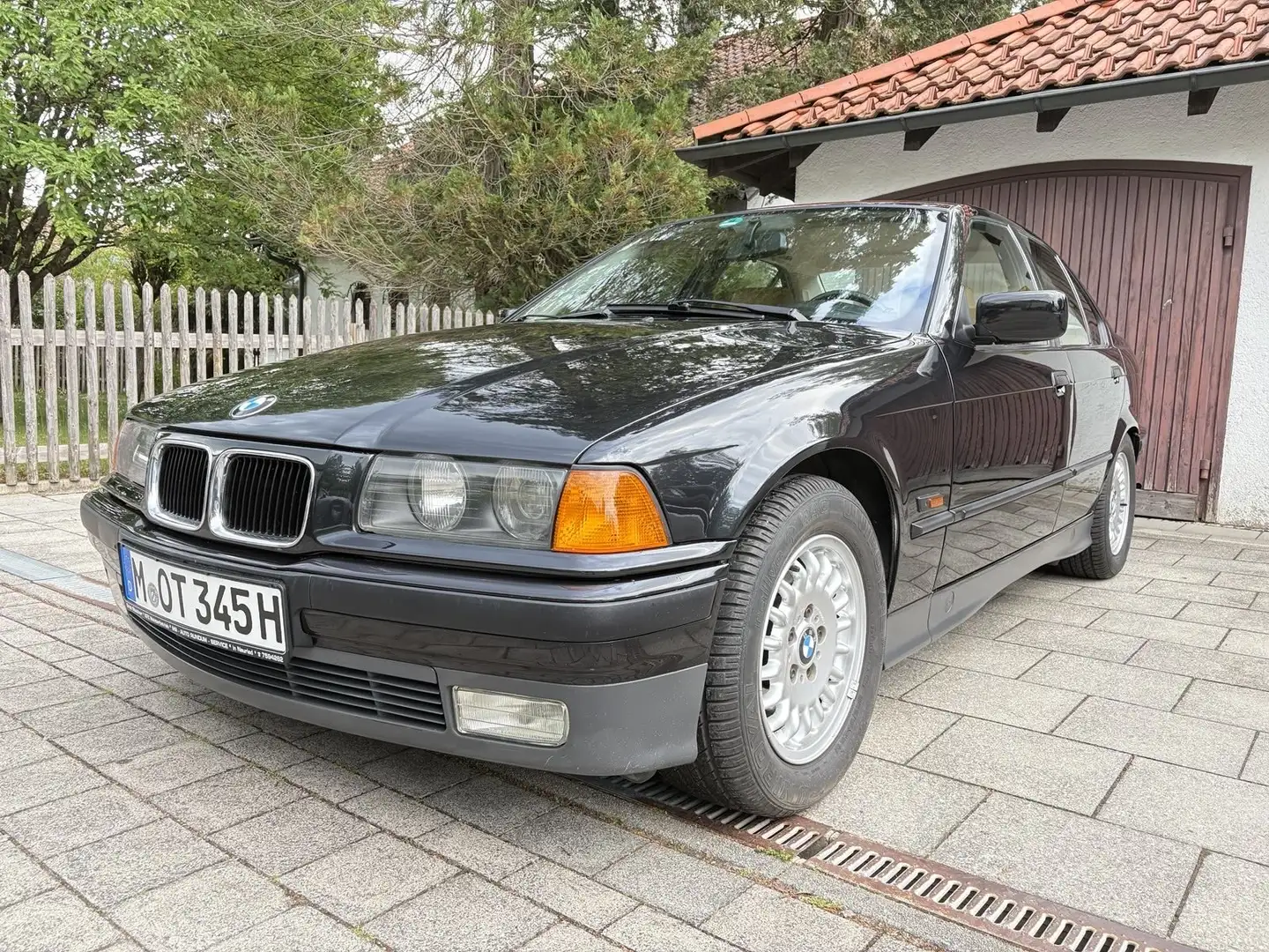BMW 325 325i - 1