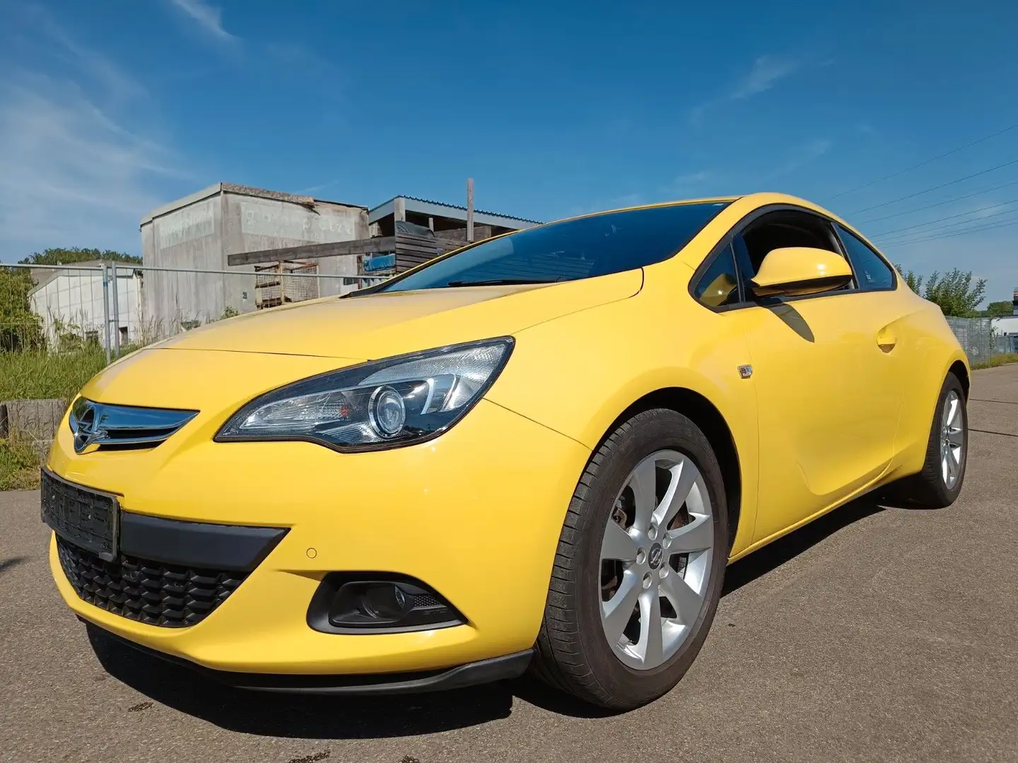 Opel Astra J GTC Edition Gelb - 1
