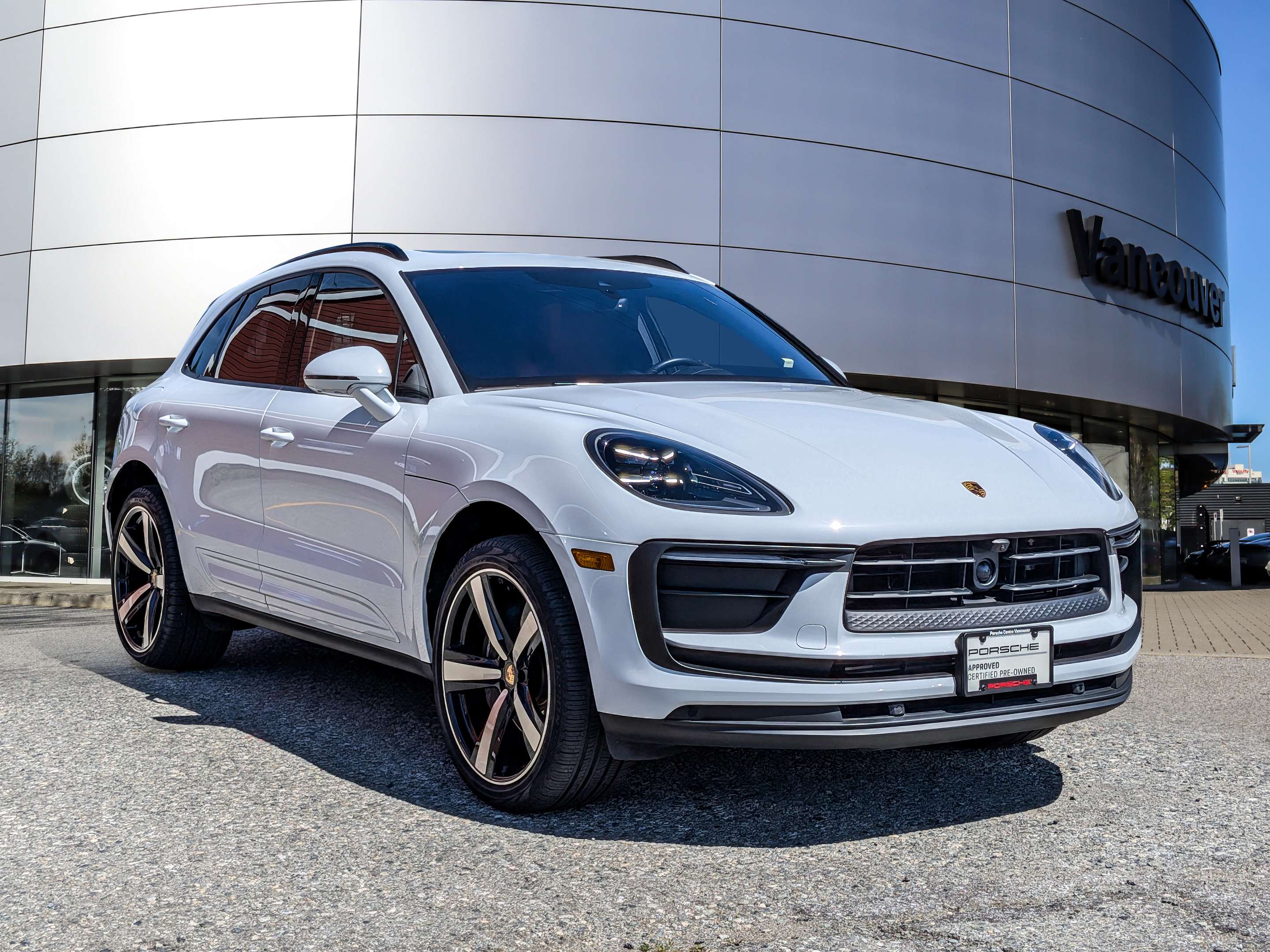 2023 Porsche Macan AWD thumb 7