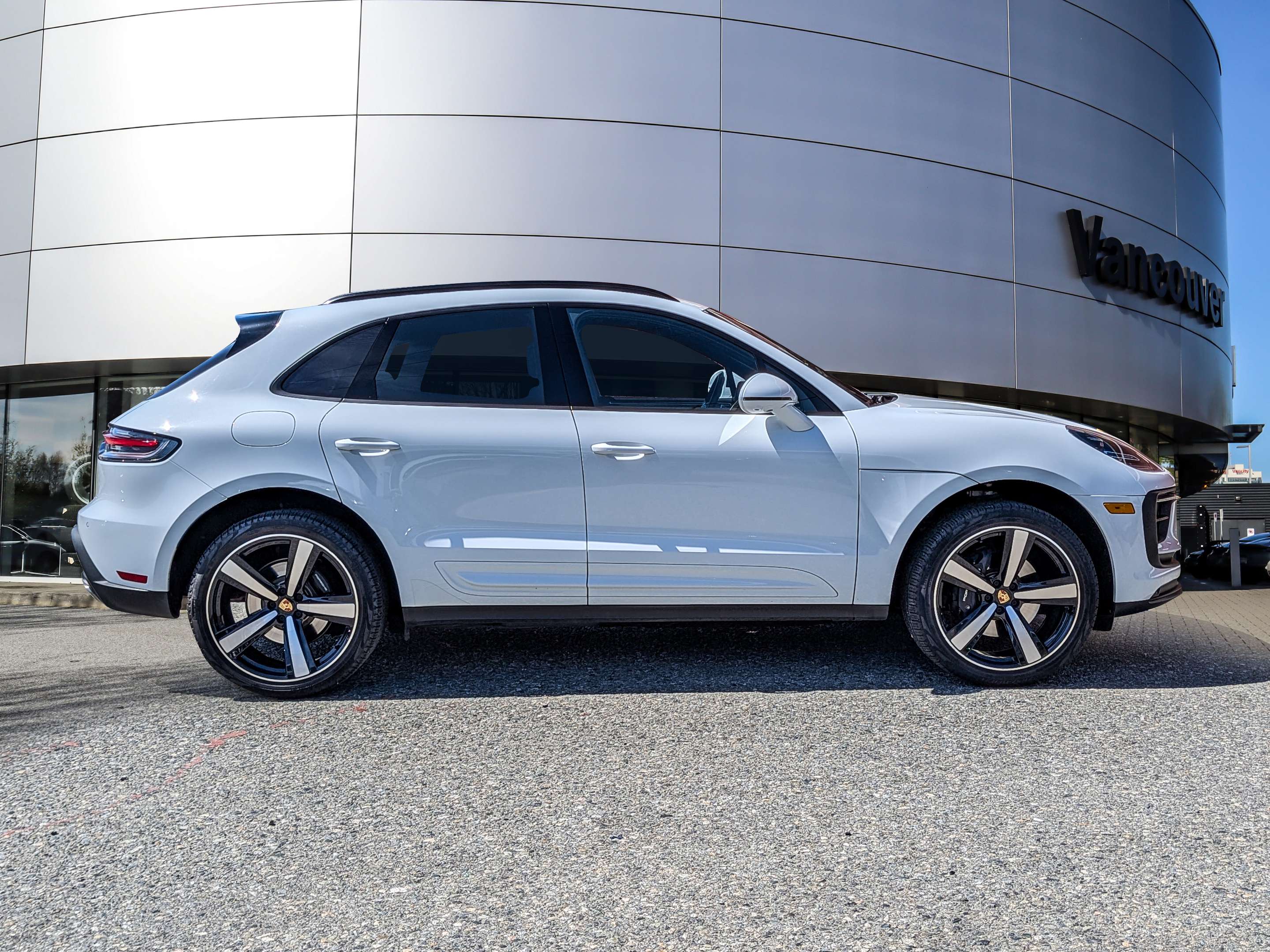 2023 Porsche Macan AWD thumb 6