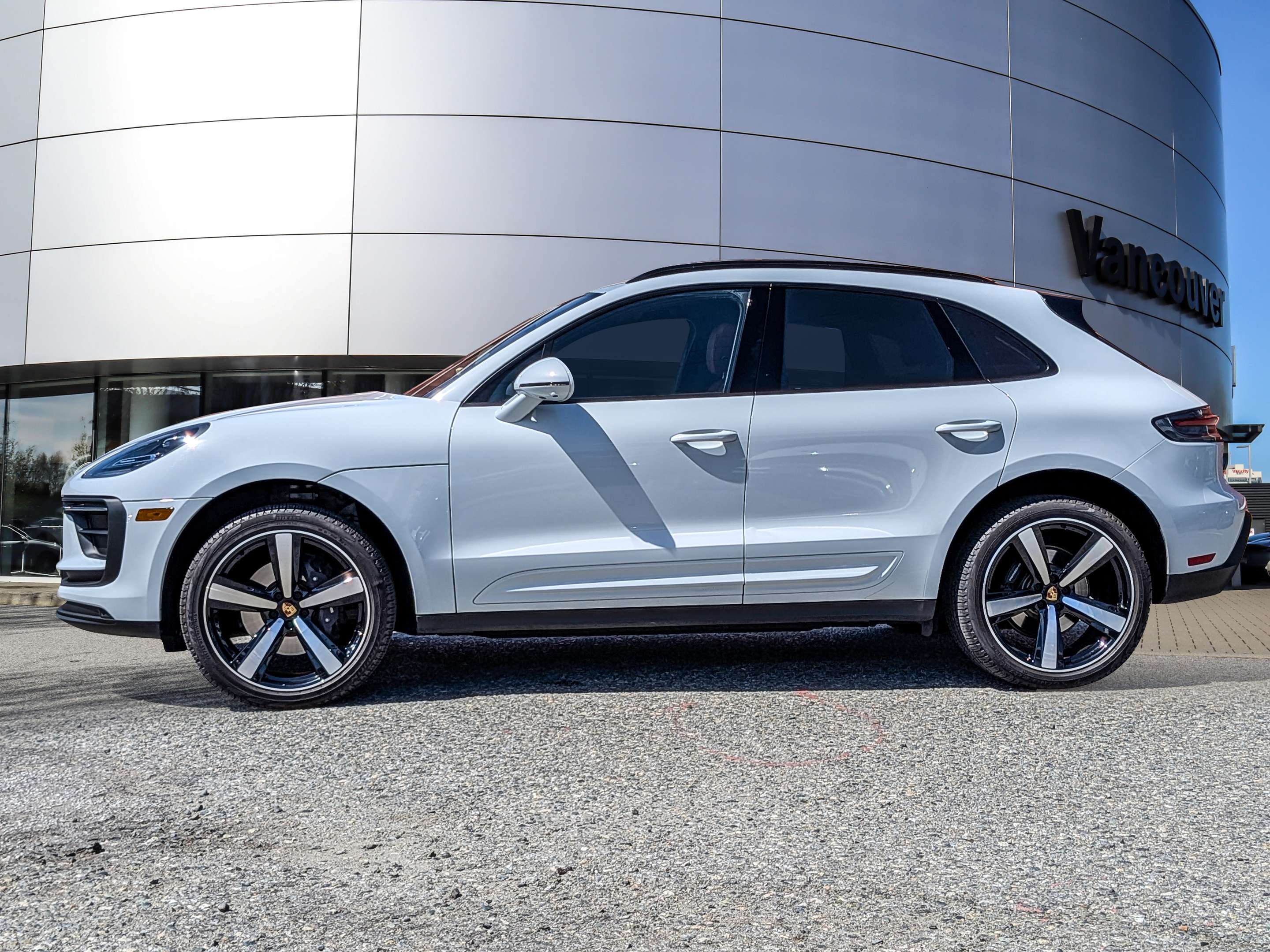 2023 Porsche Macan AWD alt 2