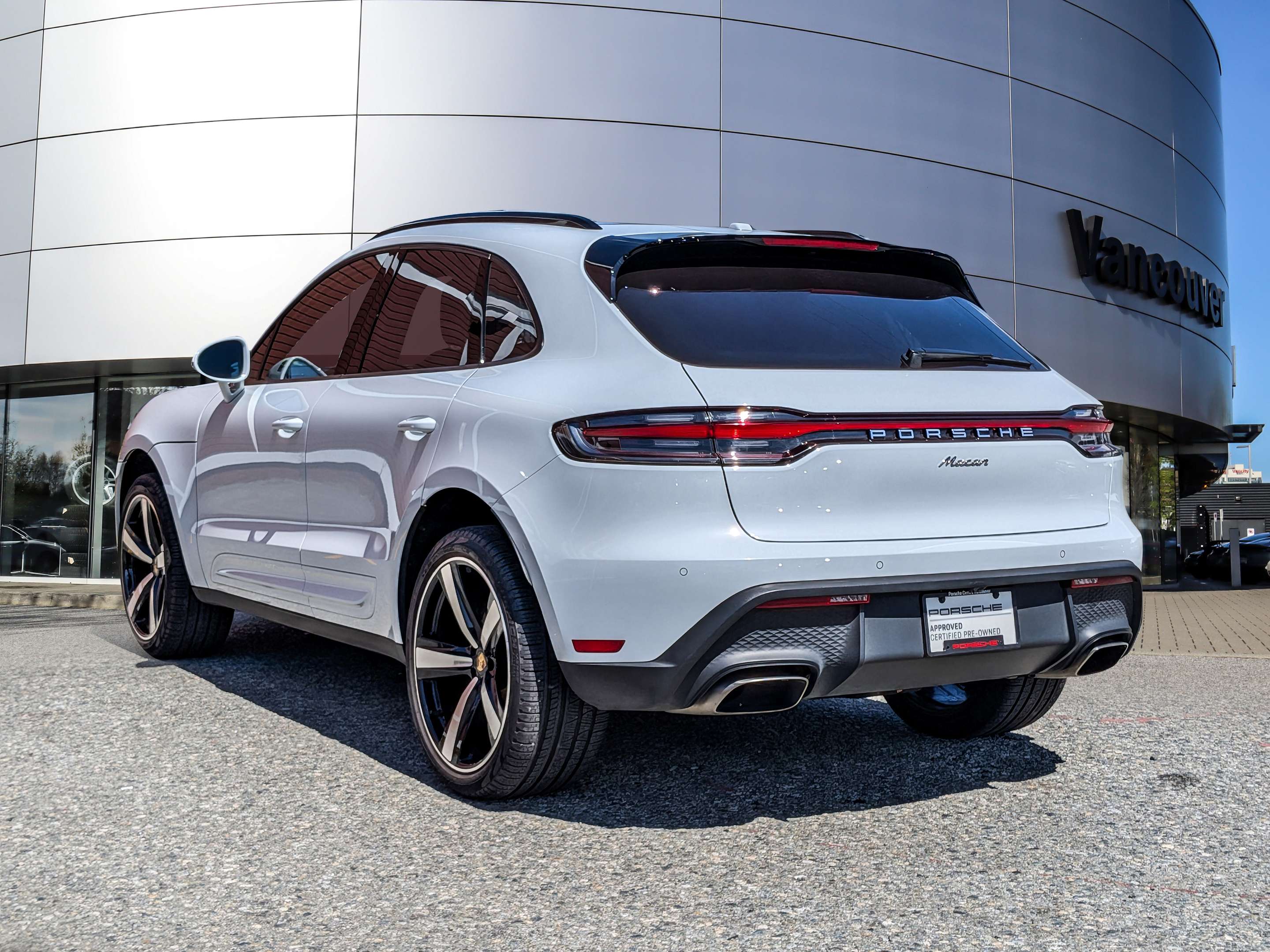 2023 Porsche Macan AWD alt 3