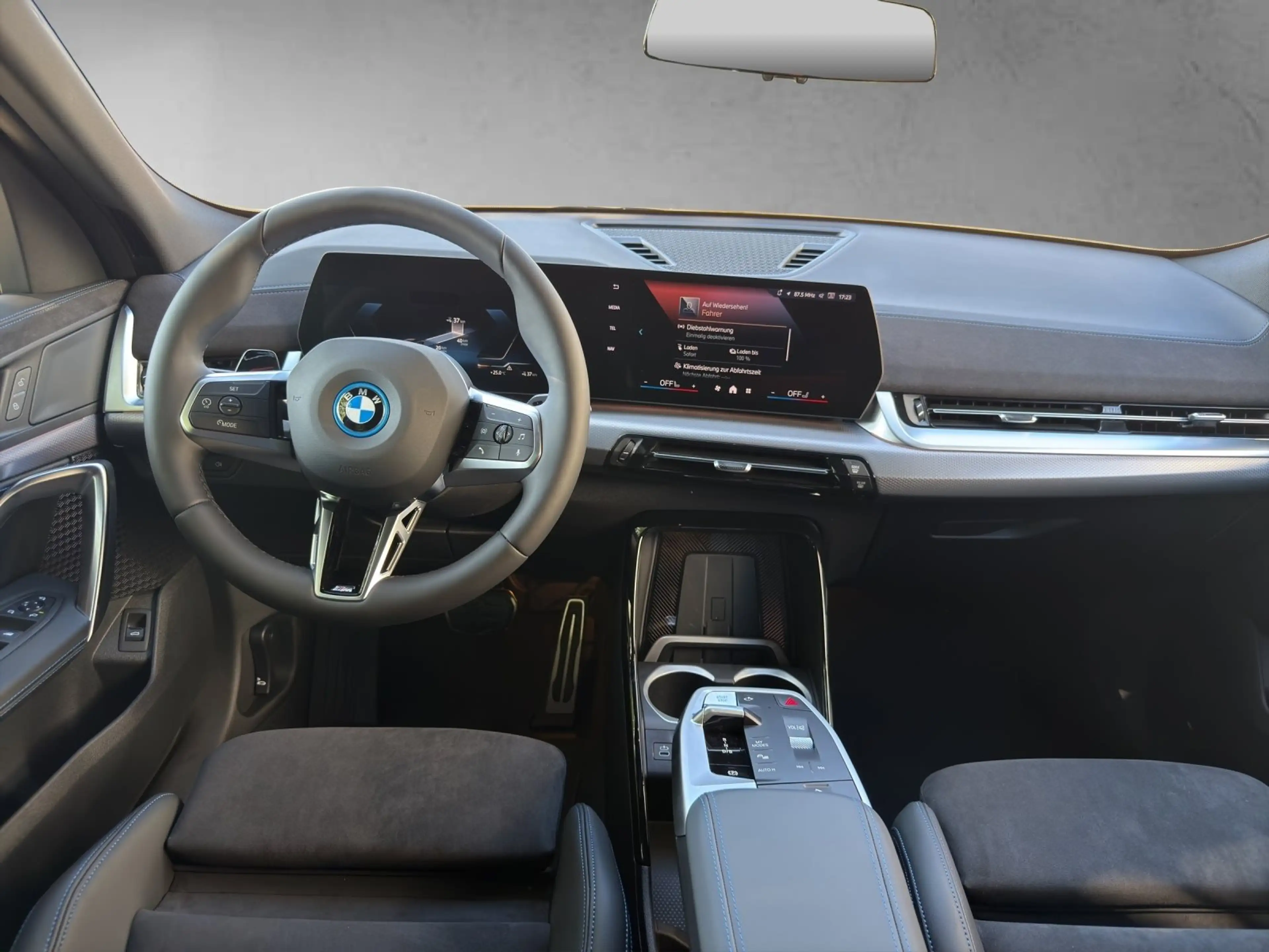 BMW iX2 eDrive20 — photo 14
