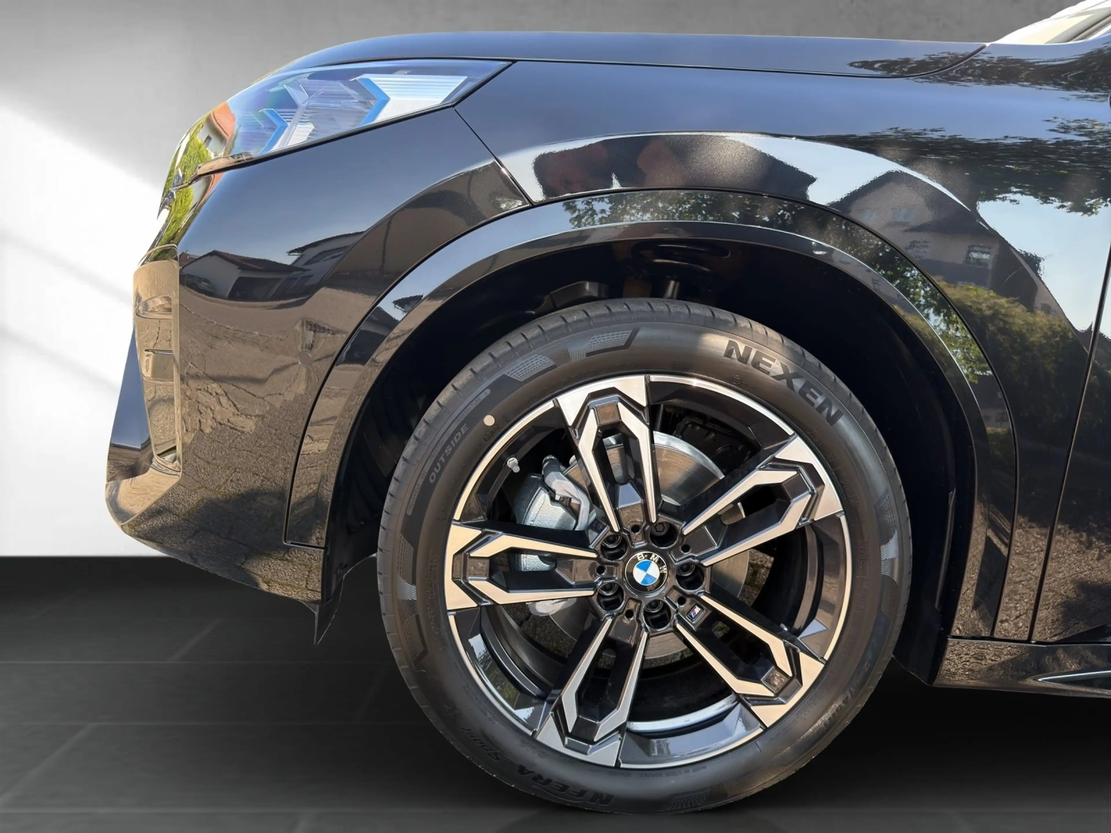 BMW iX2 eDrive20 — photo 8