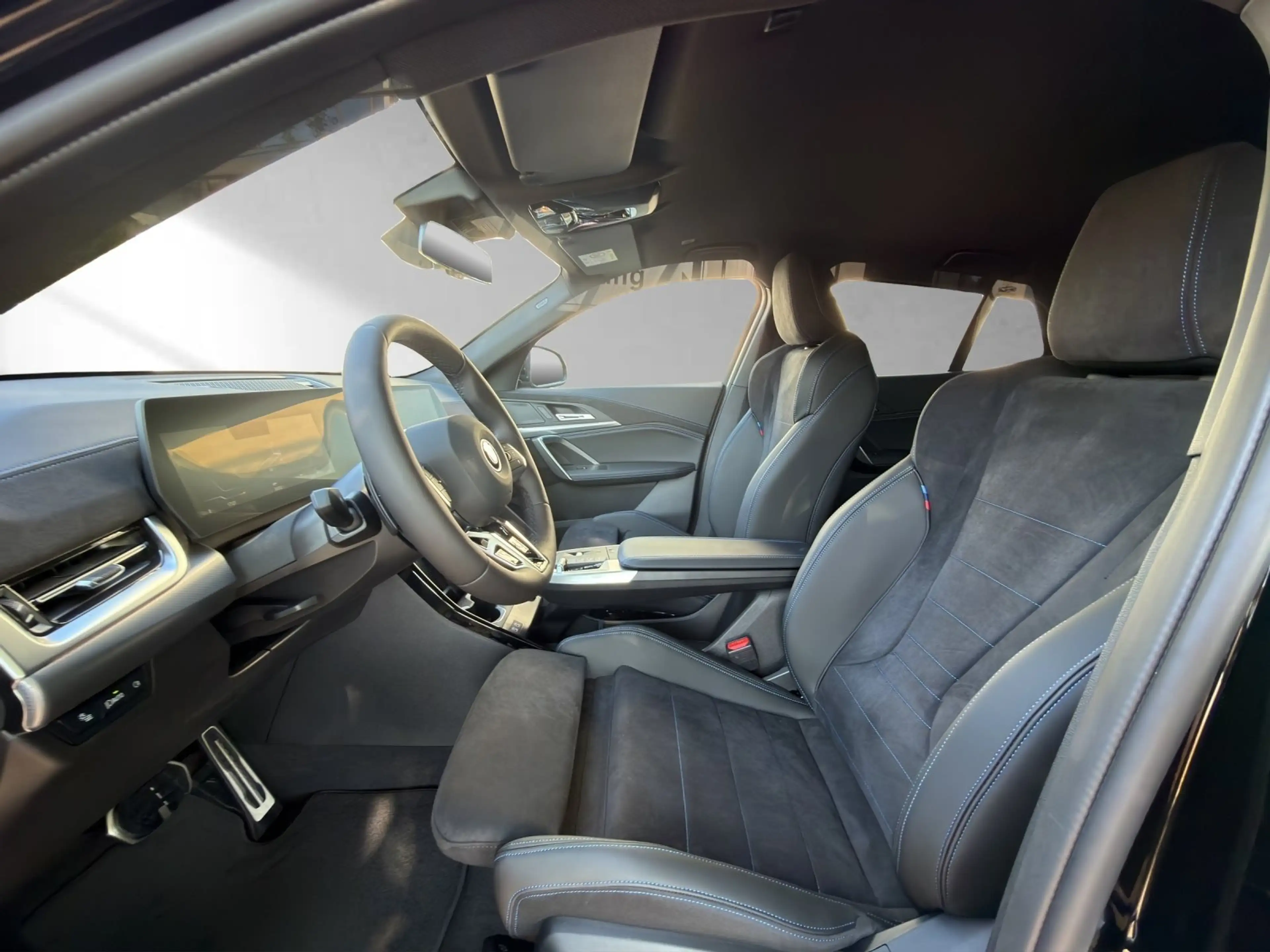 BMW iX2 eDrive20 — photo 9