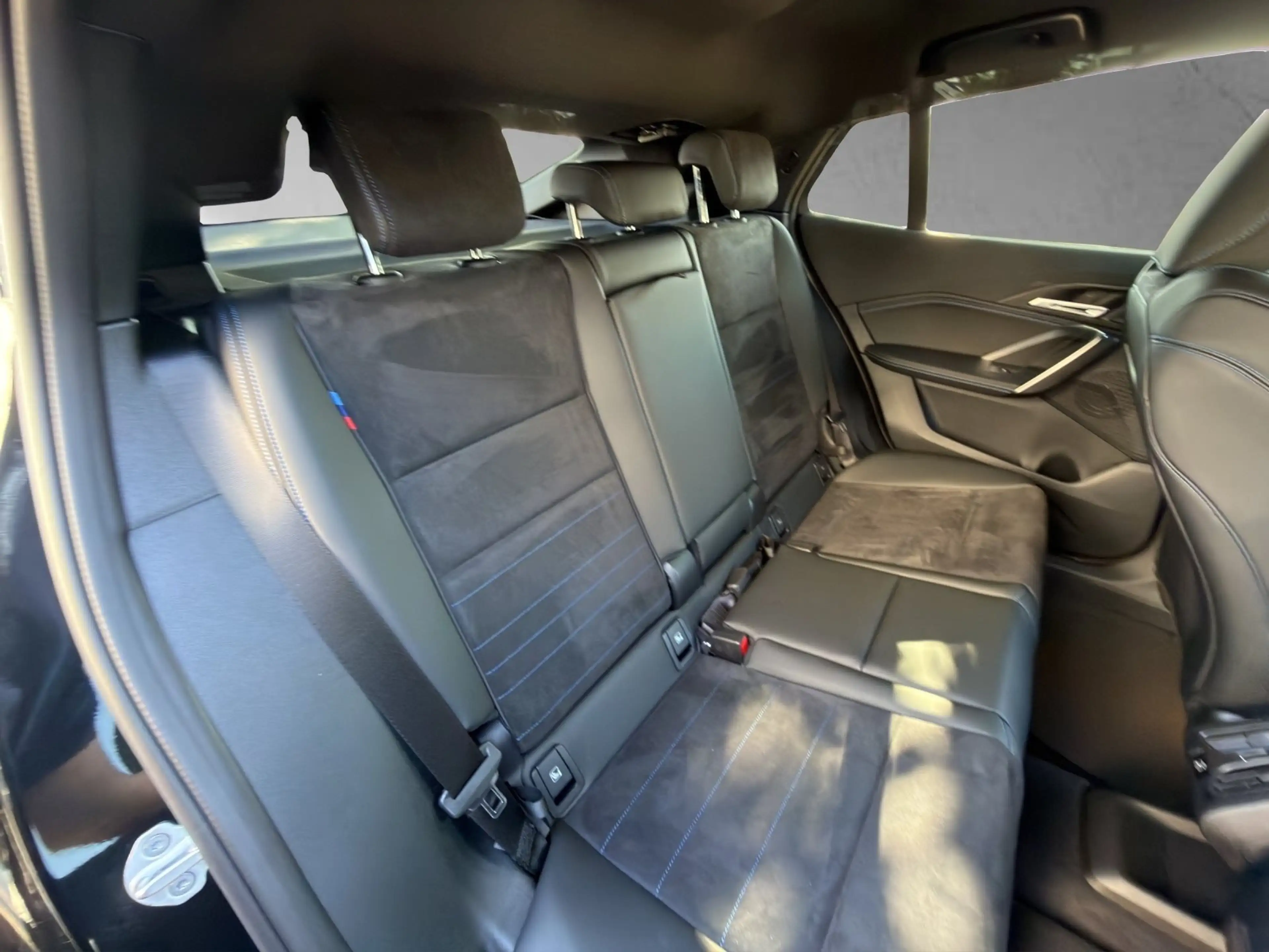 BMW iX2 eDrive20 — photo 13