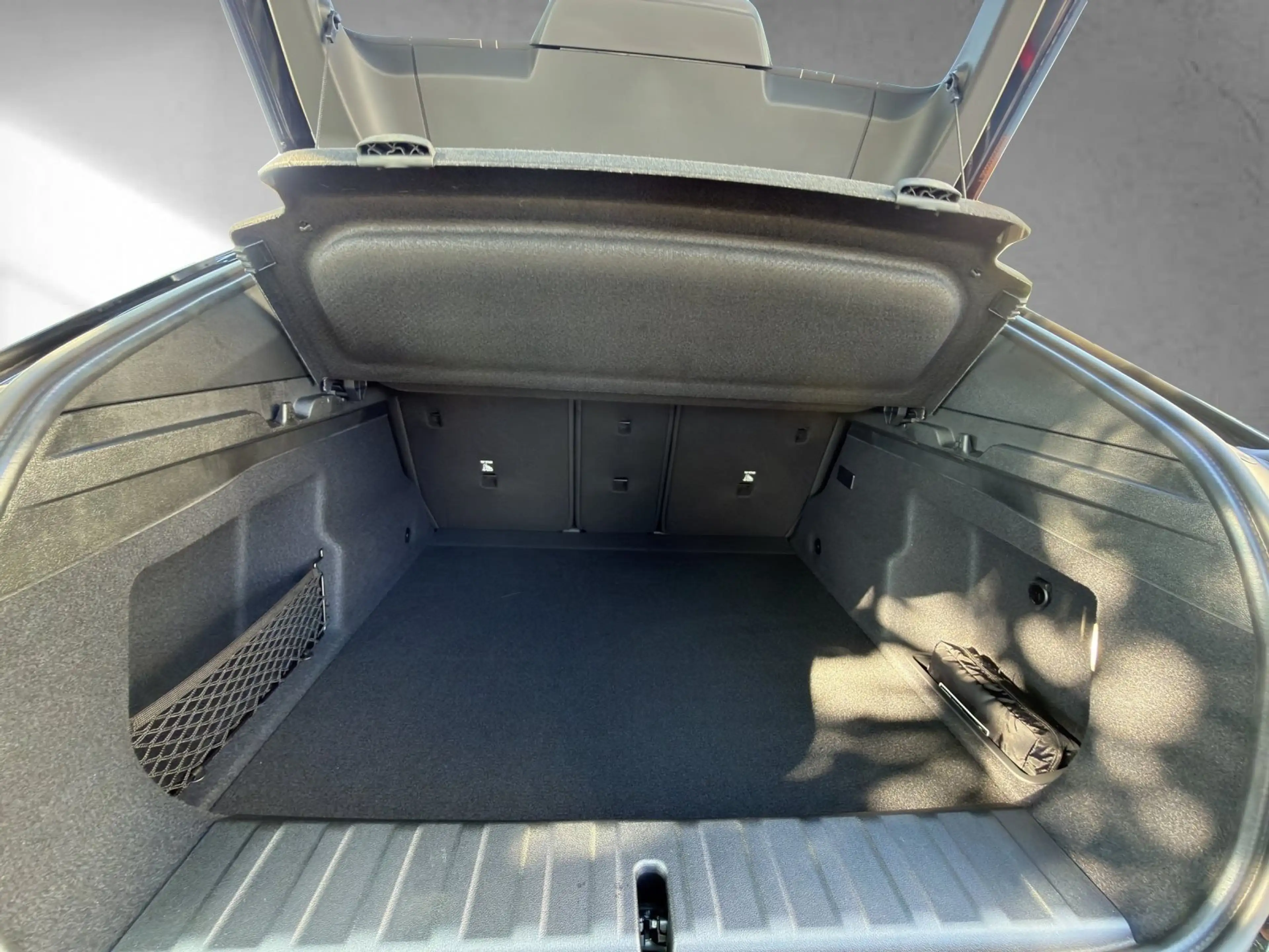 BMW iX2 eDrive20 — photo 12