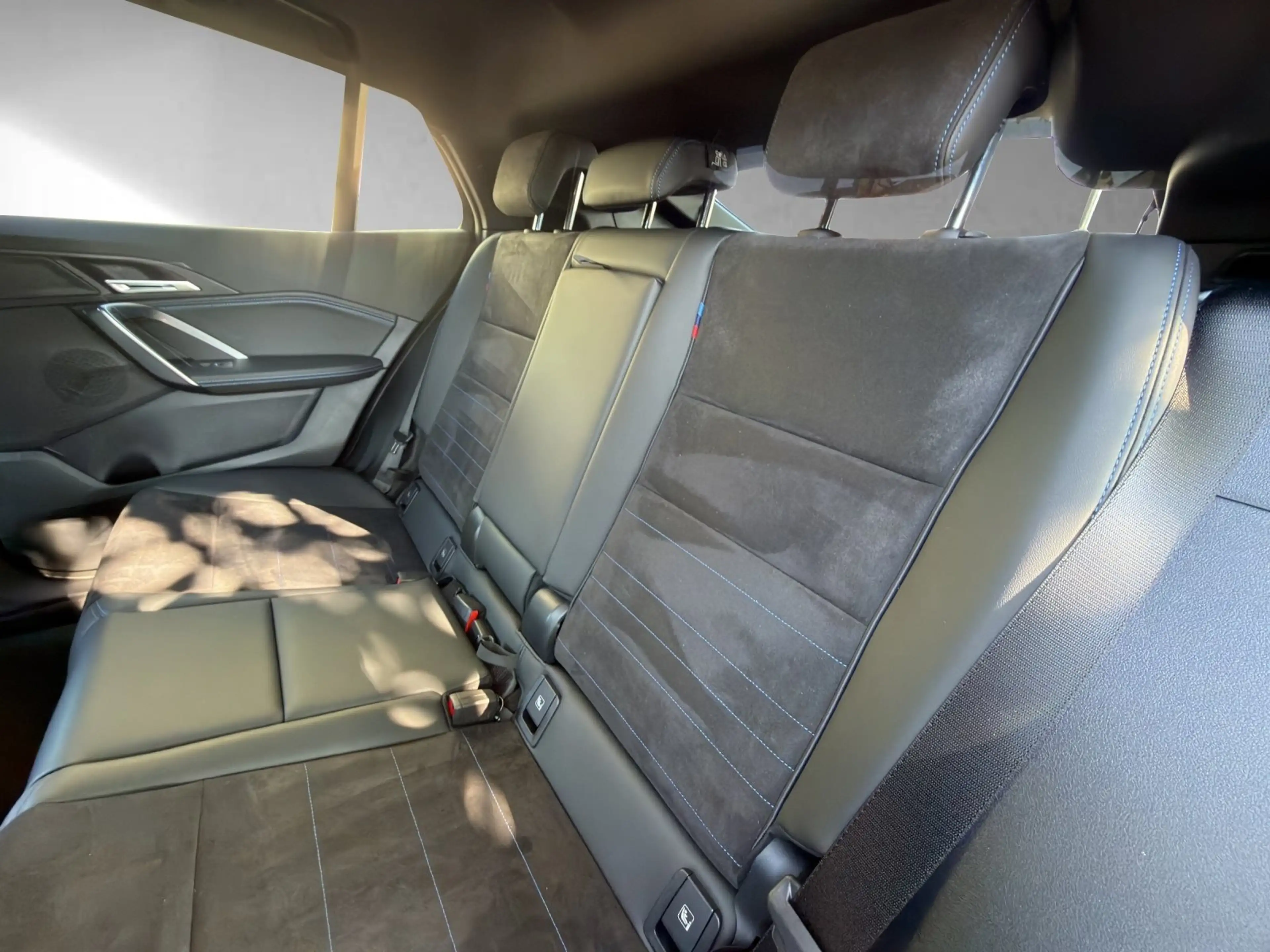 BMW iX2 eDrive20 — photo 11