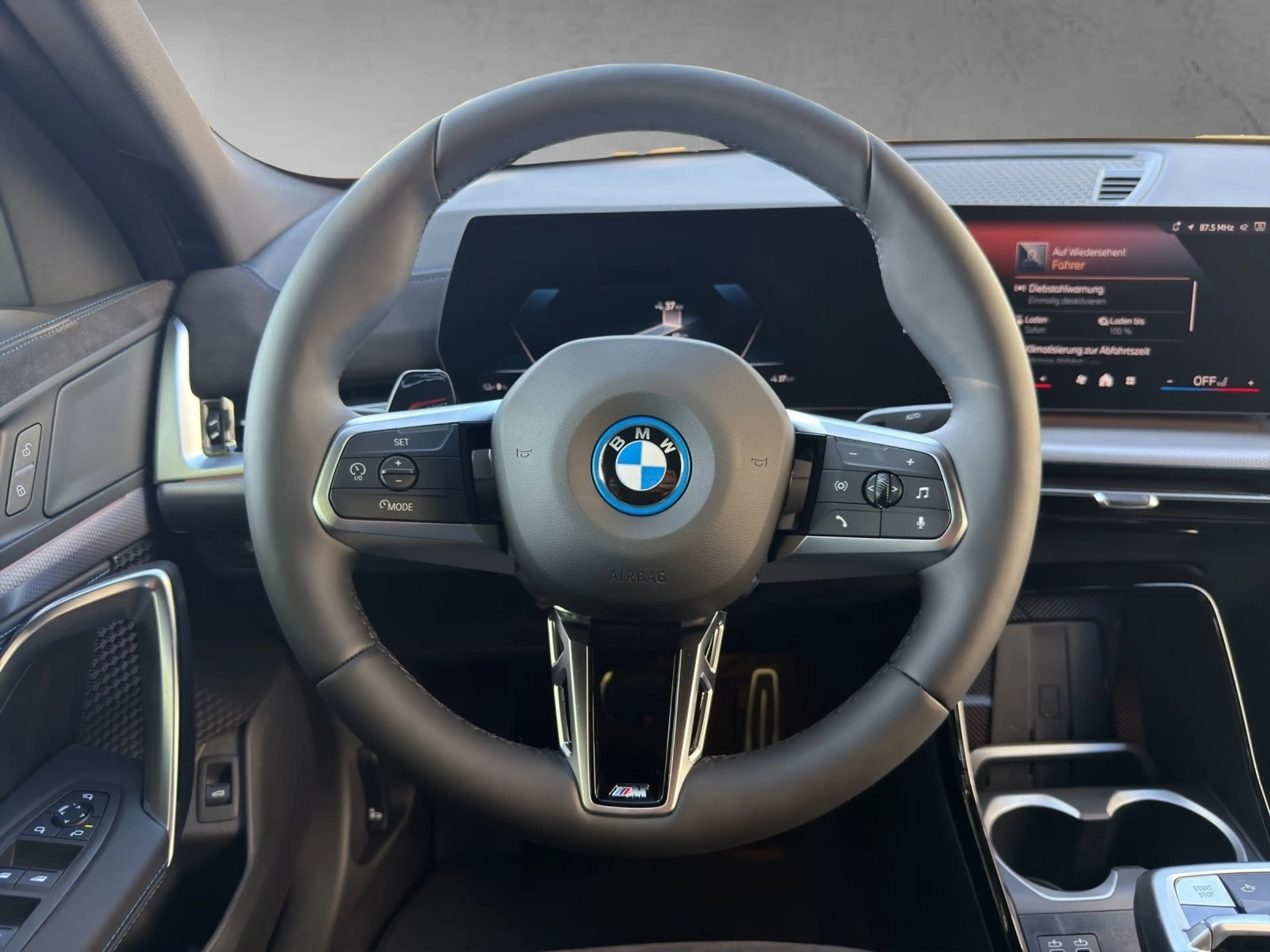 BMW iX2 eDrive20 — photo 15