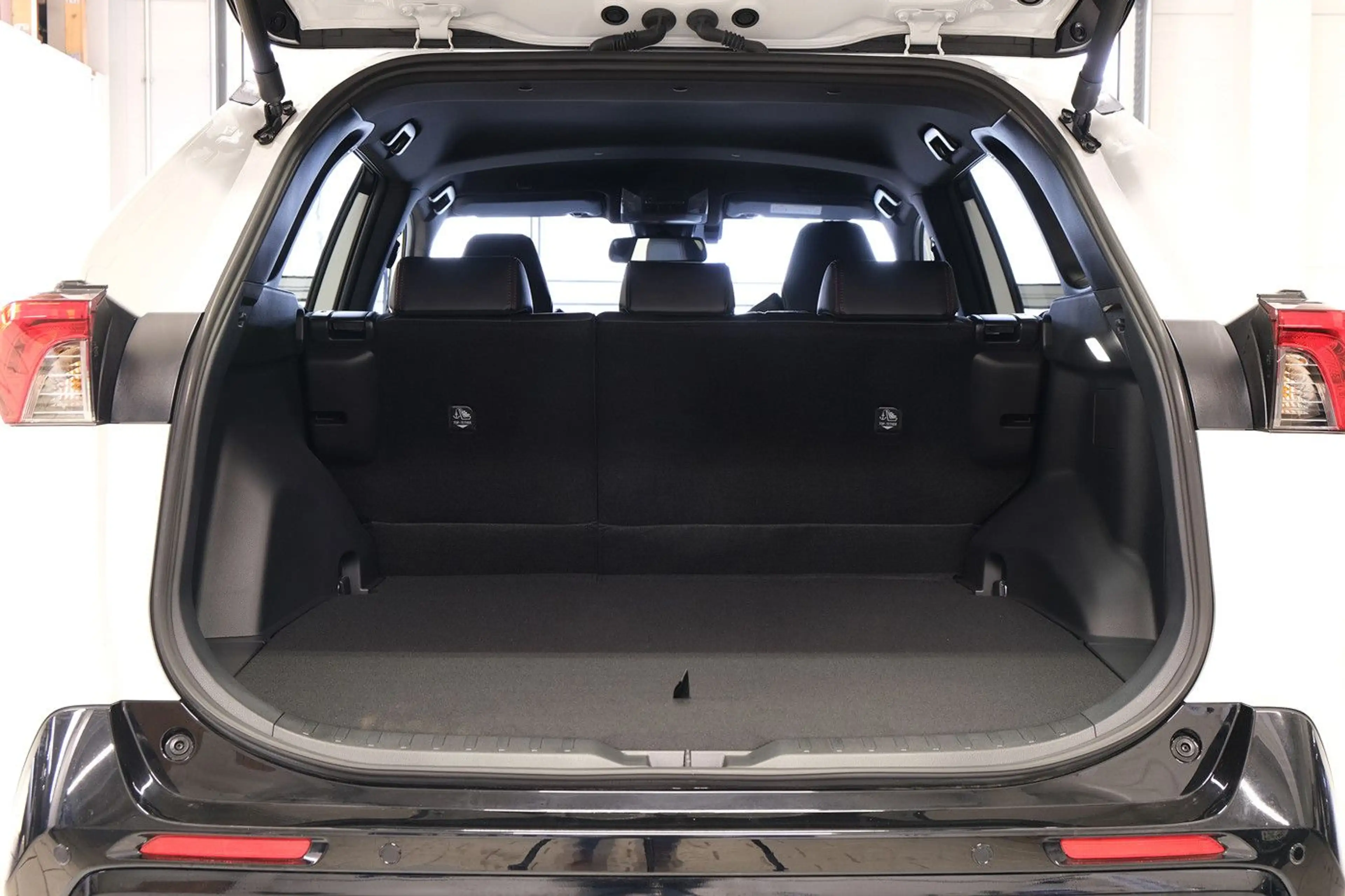 Suzuki Across 2.5 Plug-In Hybrid Comfort+ E-Four DAB*Ka — photo 6