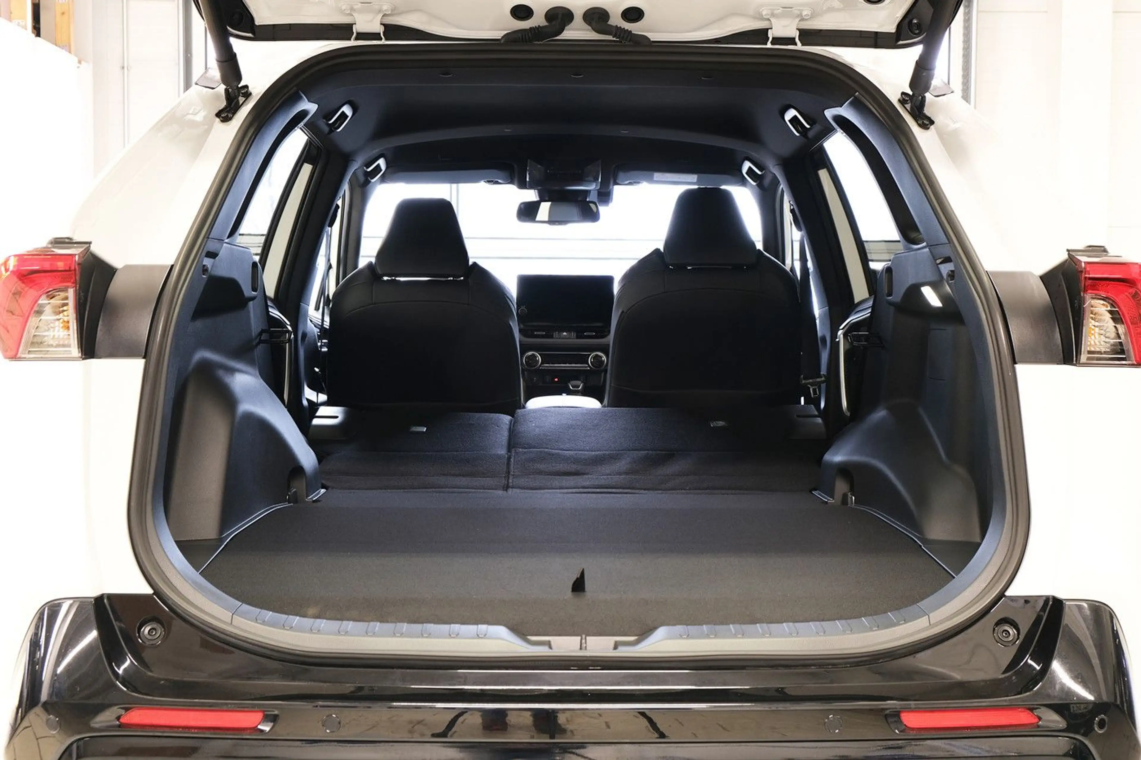 Suzuki Across 2.5 Plug-In Hybrid Comfort+ E-Four DAB*Ka — photo 7