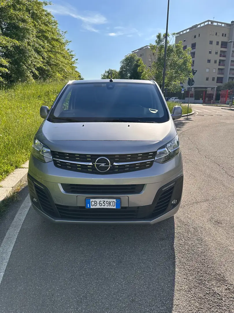 Opel Vivaro 20 CDTI 180 CV AT8 L1 Grigio - 2
