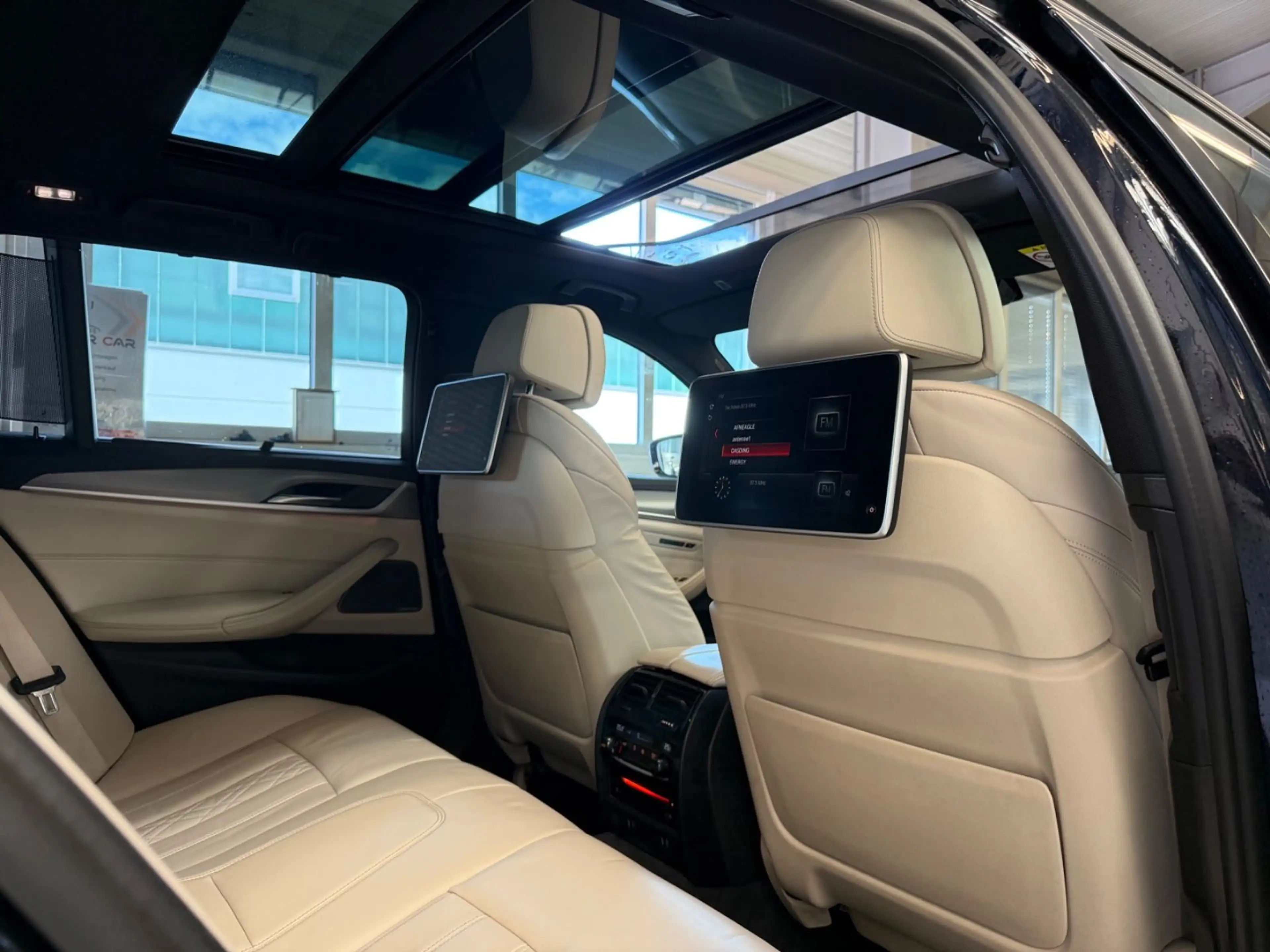 BMW 530 d xDrive M Sport FONDTV/MASSAGE/SOFT/ABS VOLL — photo 15
