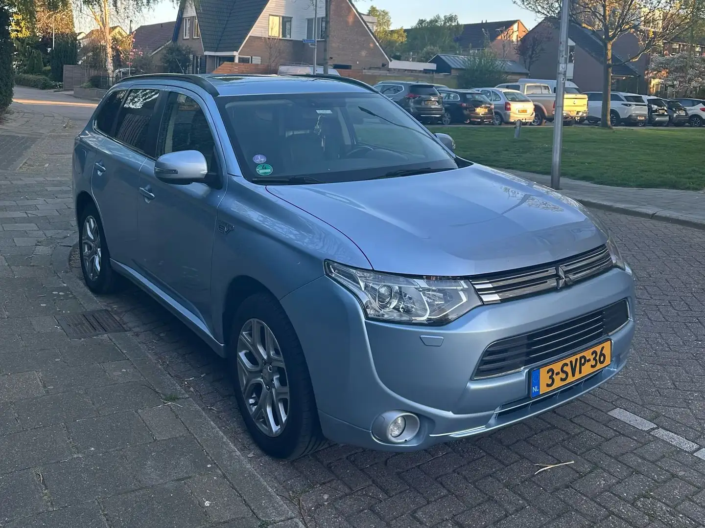 Mitsubishi Outlander Outlander 2.0 PHEV Instyle Blauw - 1