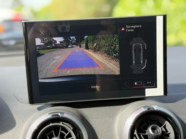 Audi Q2 view 15
