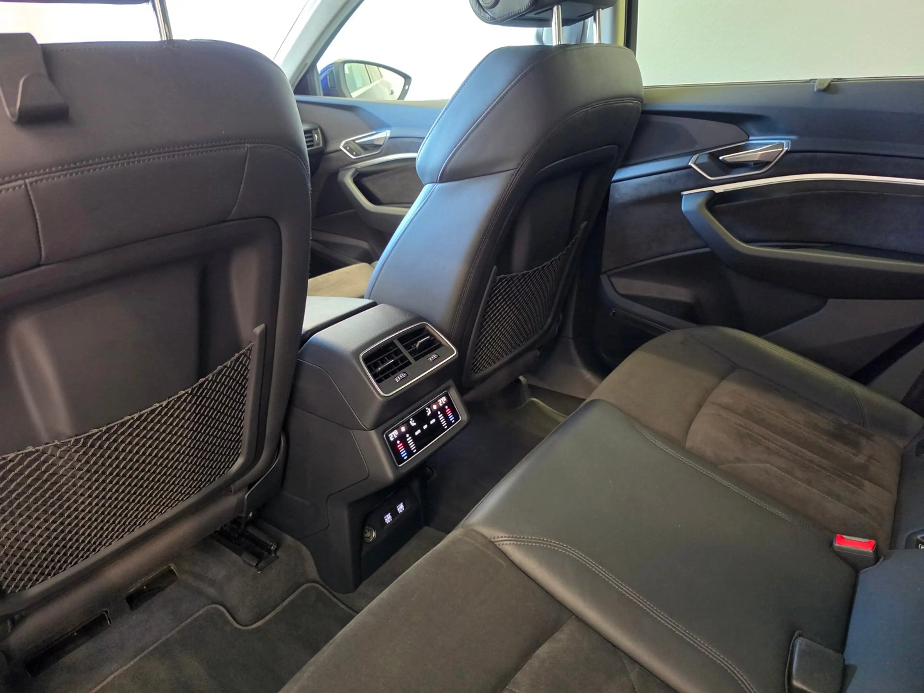 Audi e-tron 50 quattro 230 kW Business — photo 5