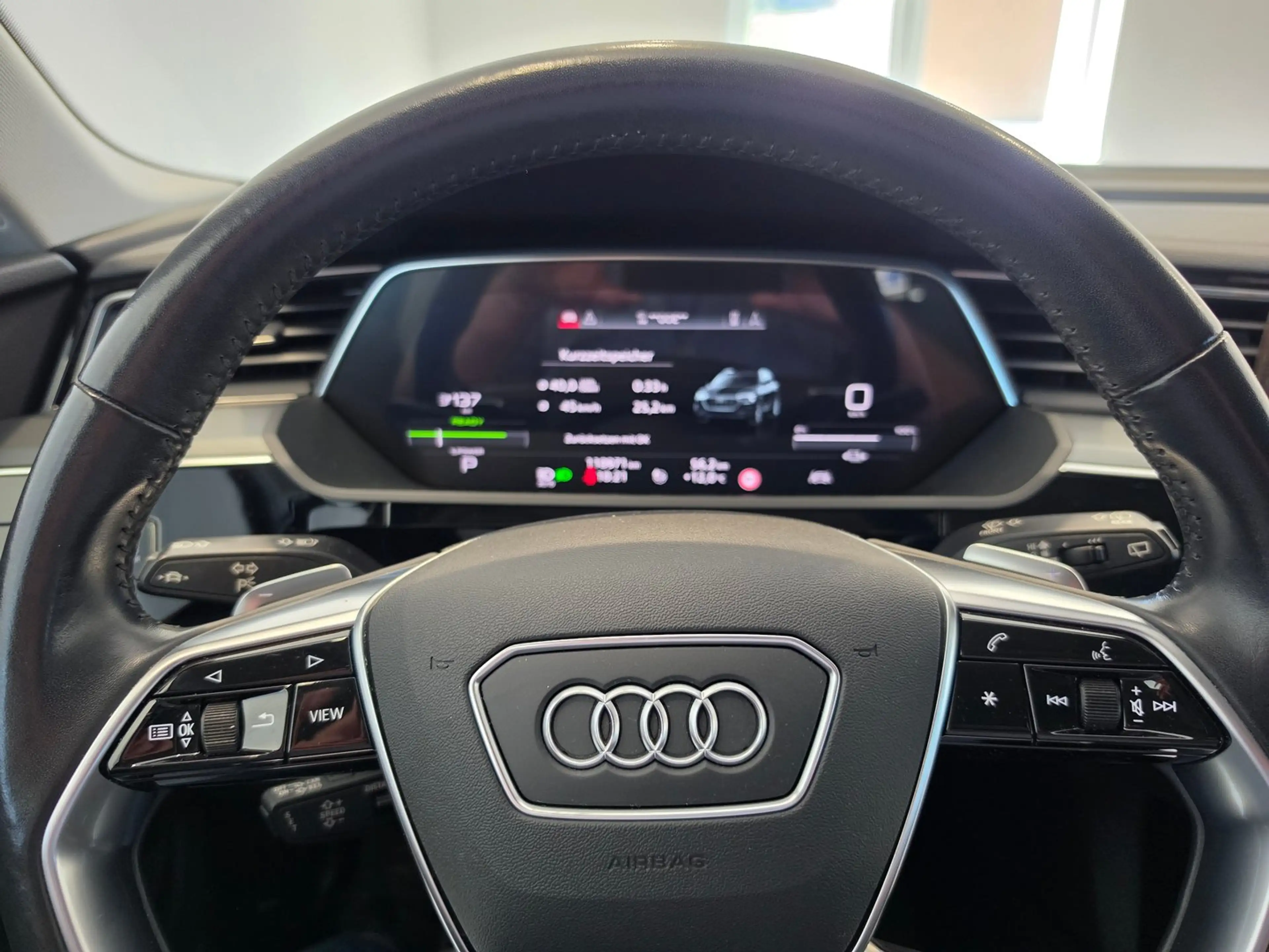 Audi e-tron 50 quattro 230 kW Business — photo 11