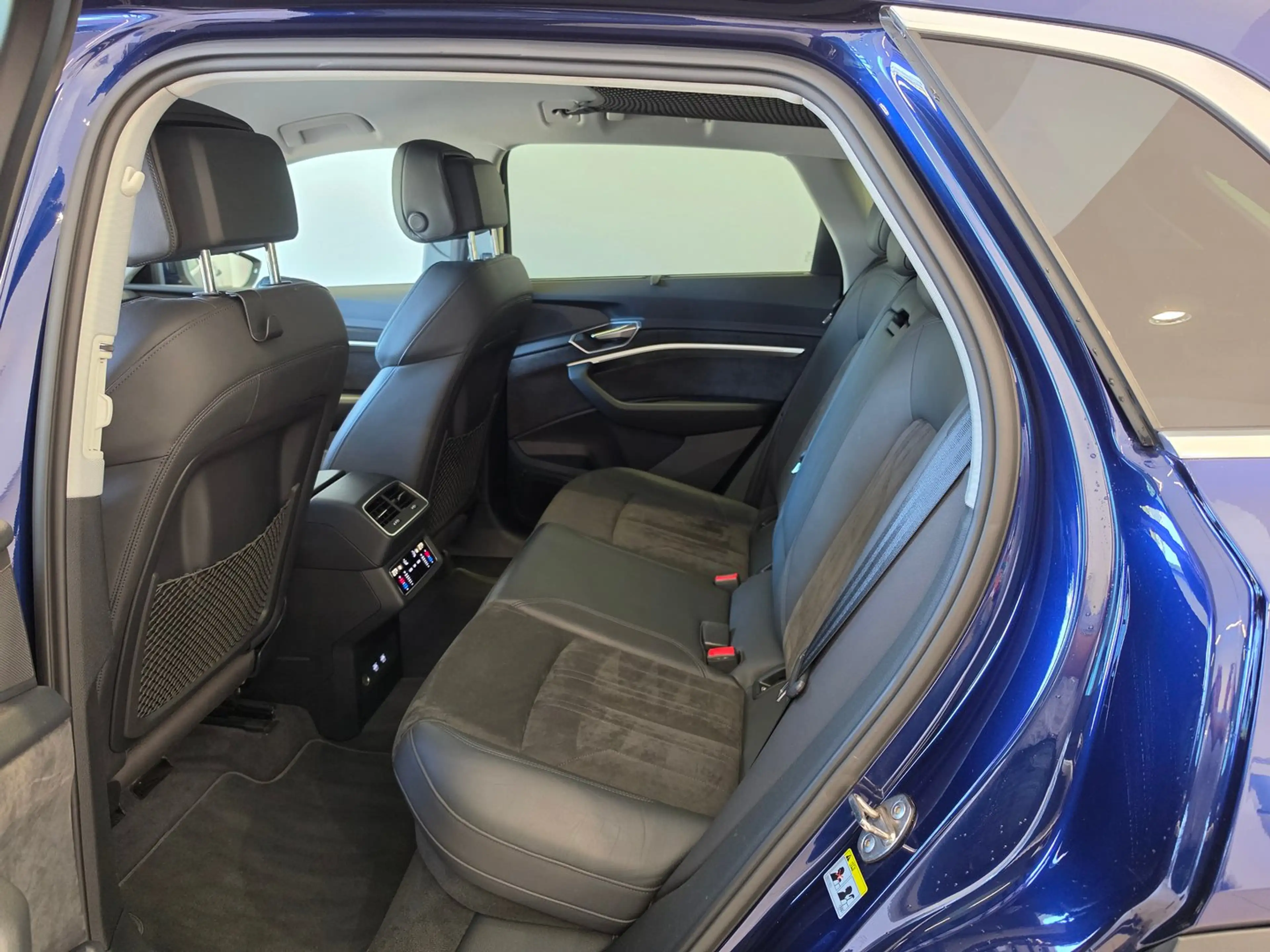 Audi e-tron 50 quattro 230 kW Business — photo 4