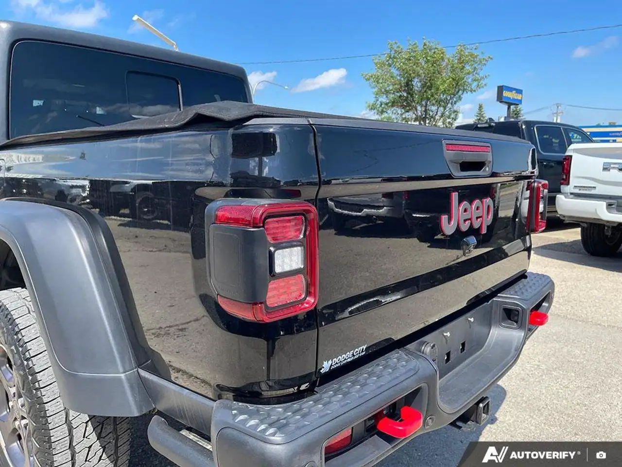 Jeep Gladiator photo Jeep Gladiator