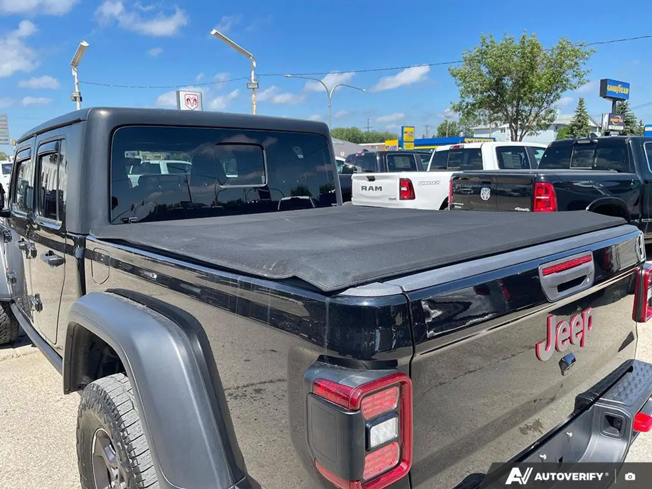 Jeep Gladiator photo Jeep Gladiator