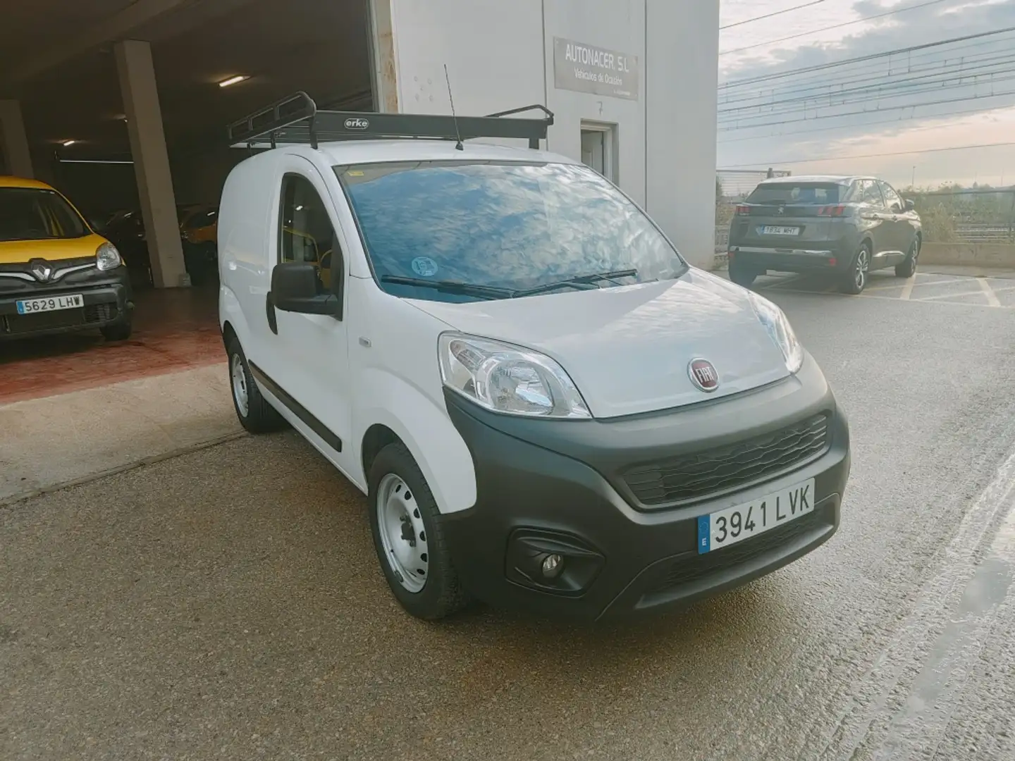 Fiat Fiorino Comercial Cargo 1.3Mjt Base 59kW Wit - 2