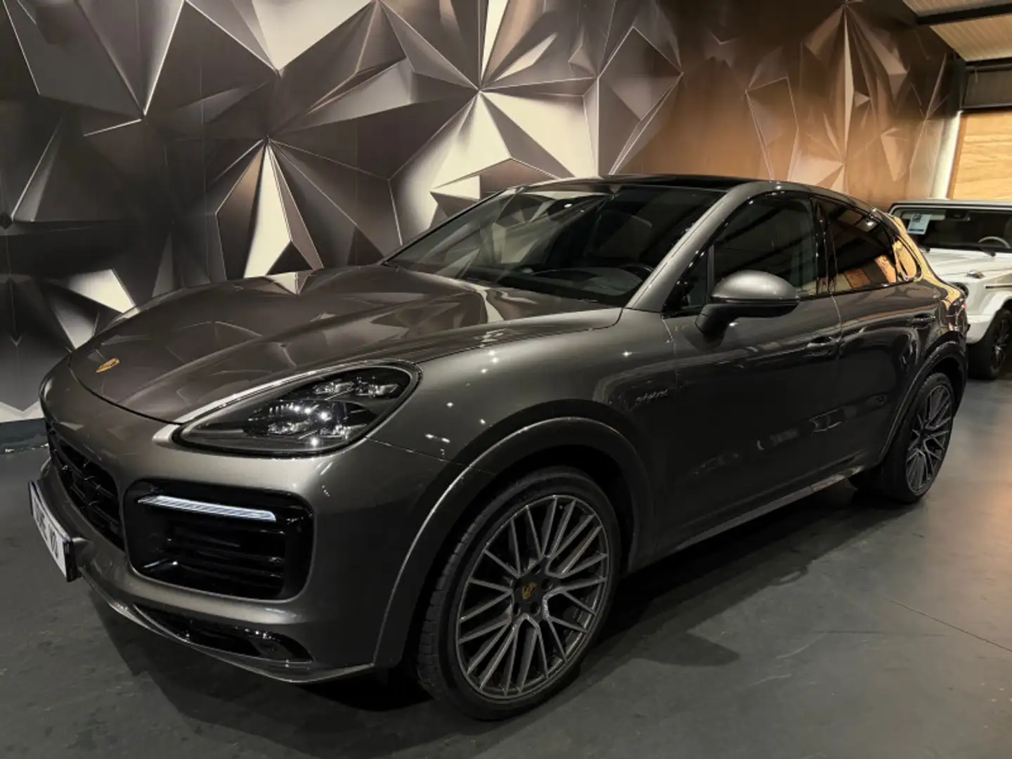 Porsche Cayenne (9YB) 3.0 V6 462CH E-HYBRID Gris - 1