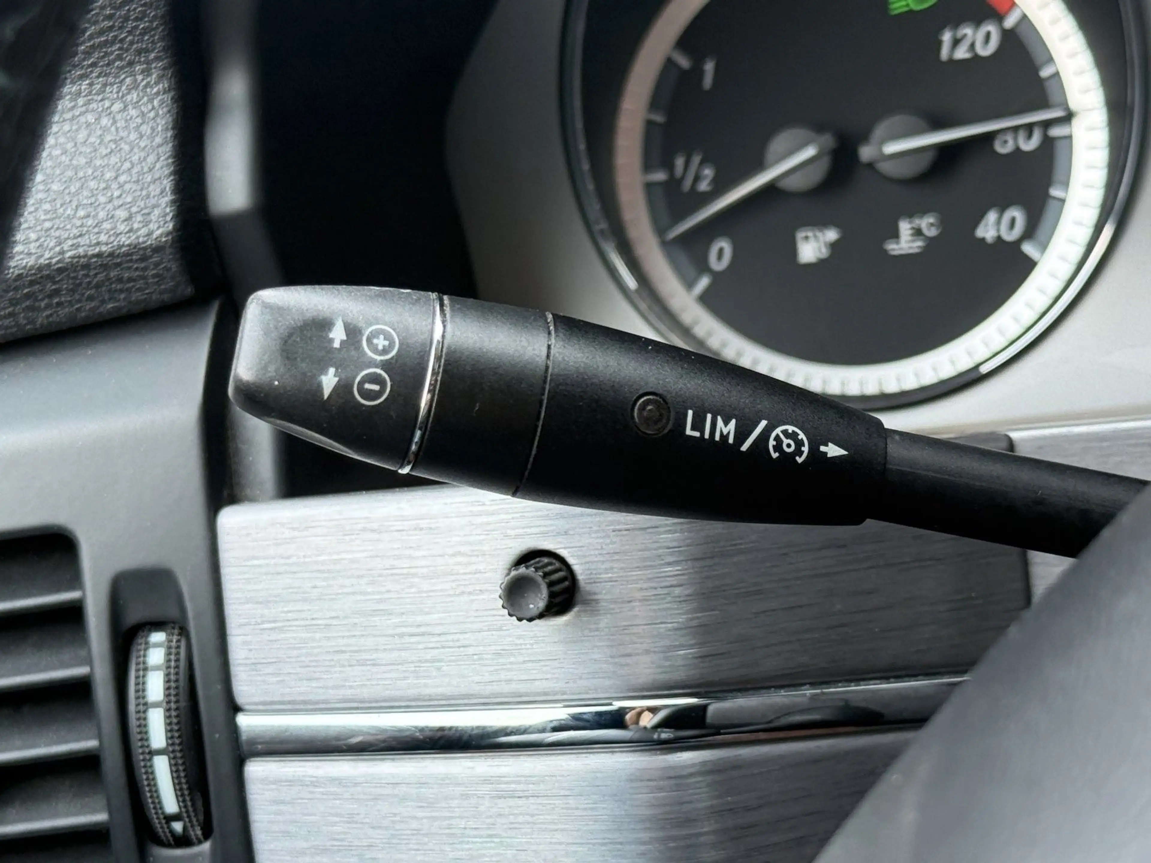 Mercedes-Benz GLK 220 CDI BE 4Matic Aut. LEDER+PANO+NAVI+AHK — photo 23