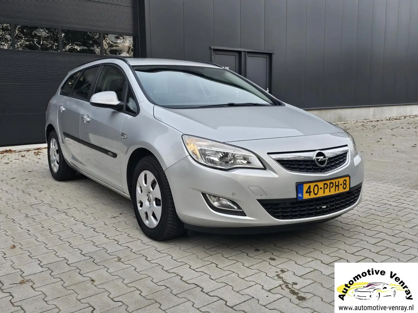 Opel Astra Sports Tourer 2.0 CDTi Edition Automaat lage KM! Grijs - 1