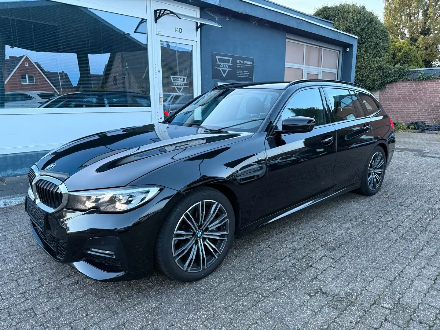 BMW 330 d Touring M Sport Live Prof LED AHK Voll Schwarz - 1
