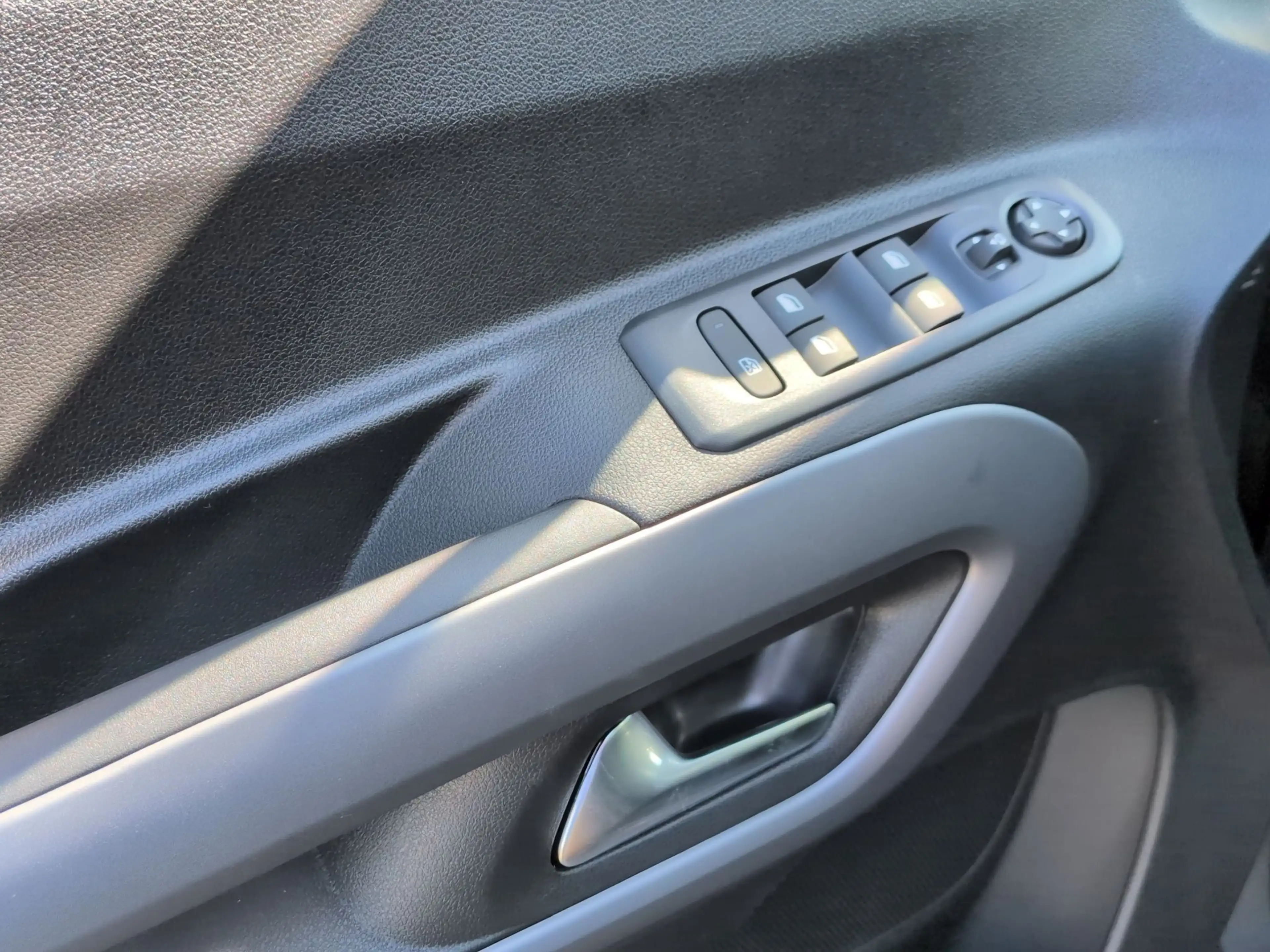 Opel Combo Life Combo 1.5 D Edition XL+Navi+Rückfahrkamera — photo 8