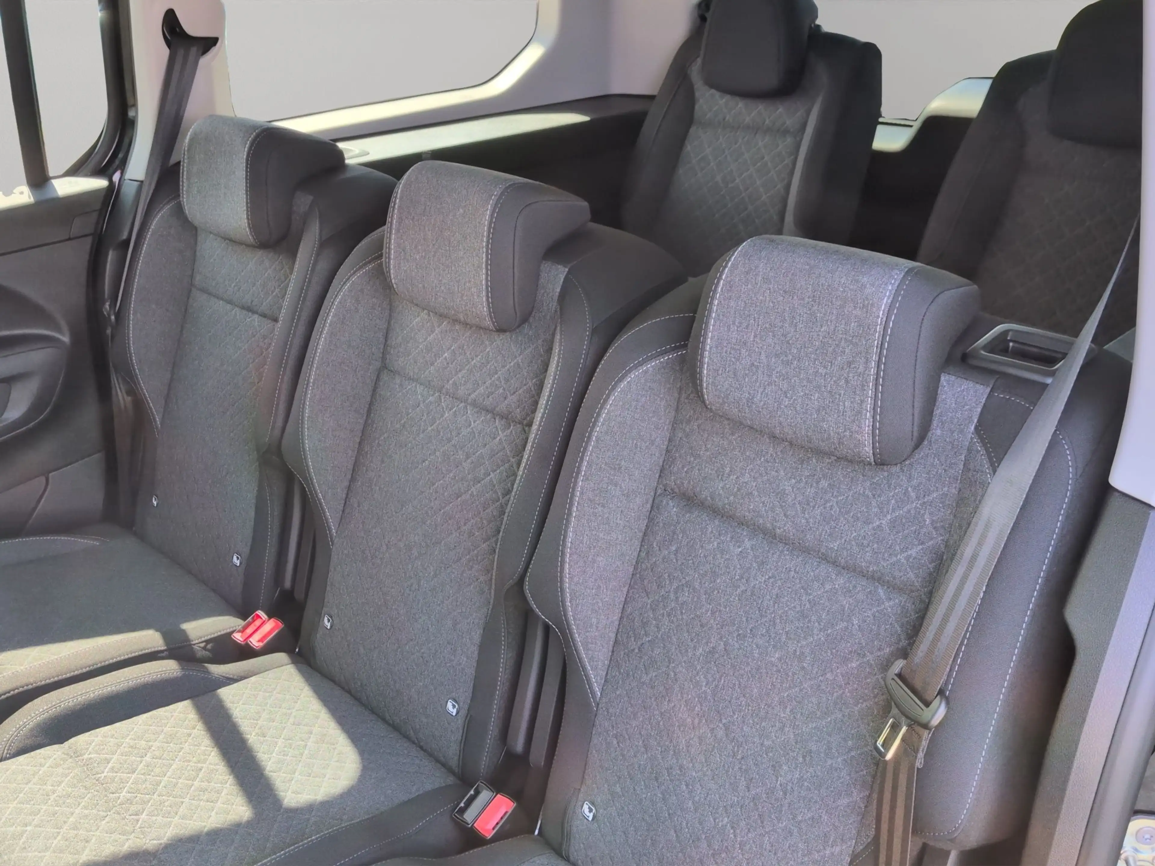 Opel Combo Life Combo 1.5 D Edition XL+Navi+Rückfahrkamera — photo 9