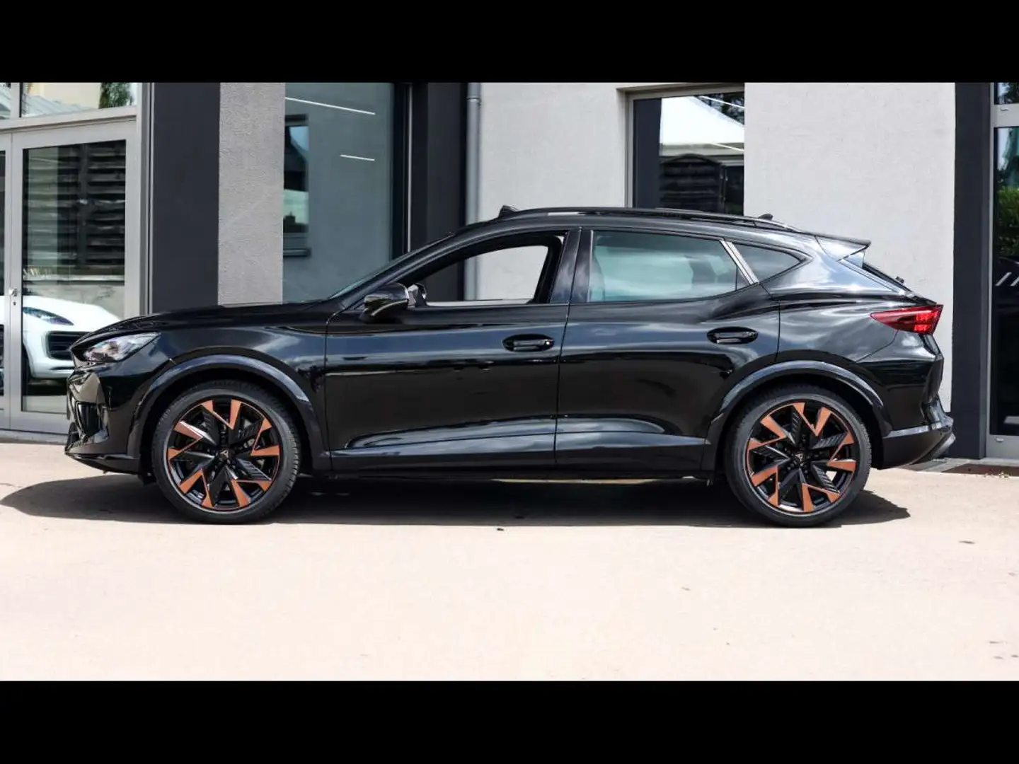 CUPRA Formentor VZ 2.0 TSI 333 DSG7 4DSKYLINEKAM19\u0027\u0027KEYLESS Zwart - 2