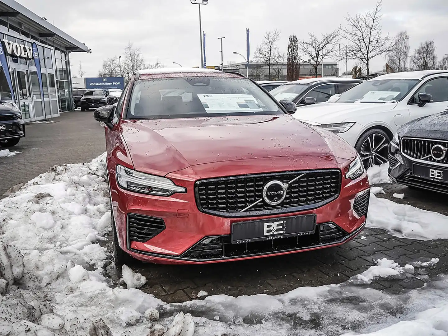 Volvo V60 Kombi 2.0 Ultra Dark Recharge Plug-In Hybrid AWD Rot - 2