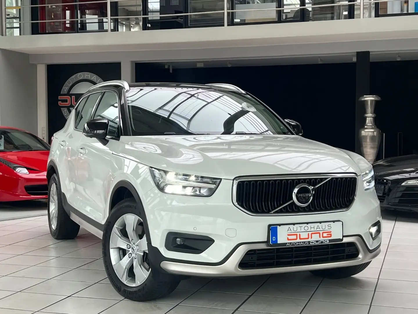 Volvo XC40 Momentum AWD*247 Ps * Top Zustand Weiß - 1