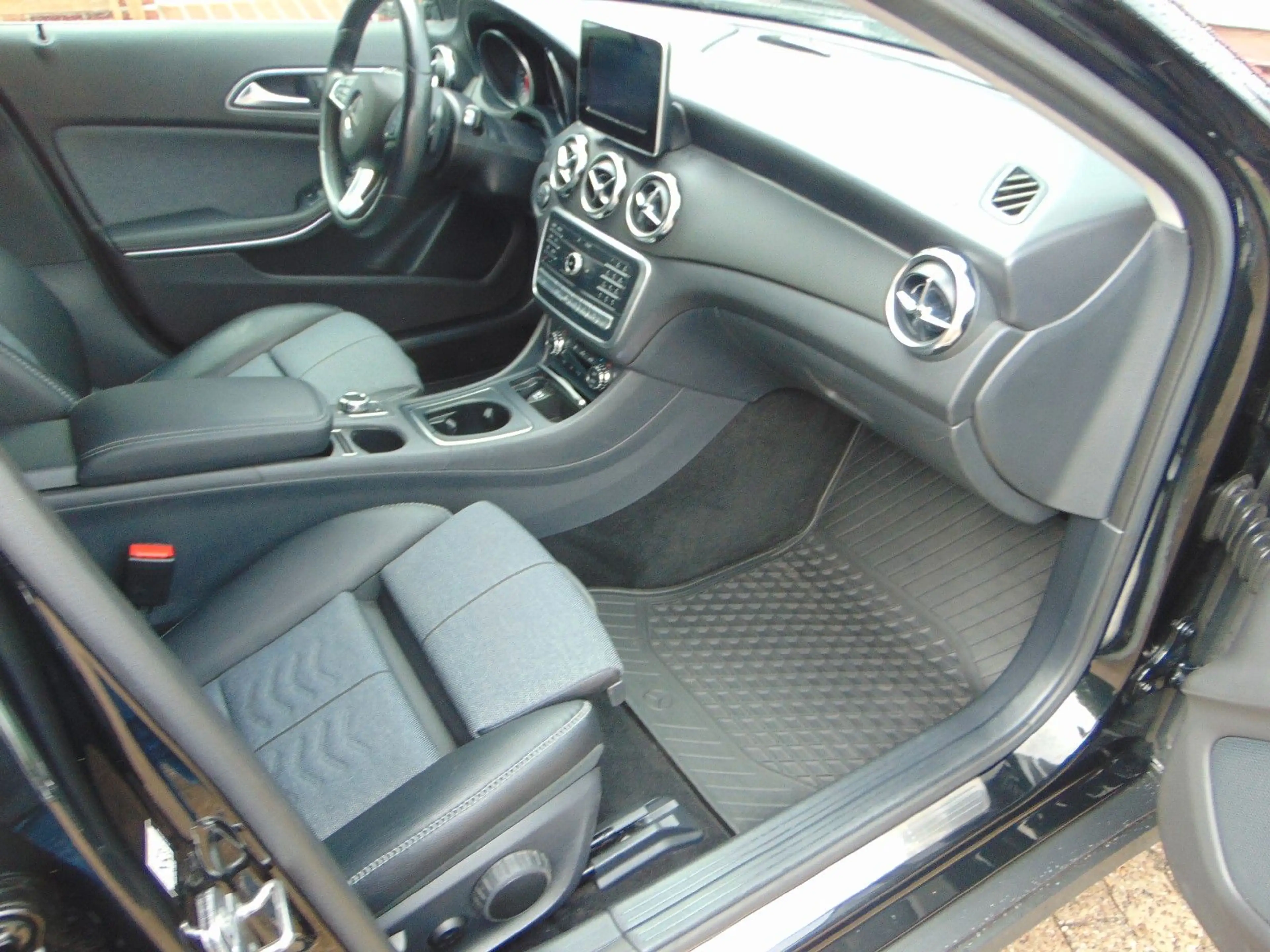 Mercedes-Benz GLA 220 GLA GLA 220 4Matic — photo 13