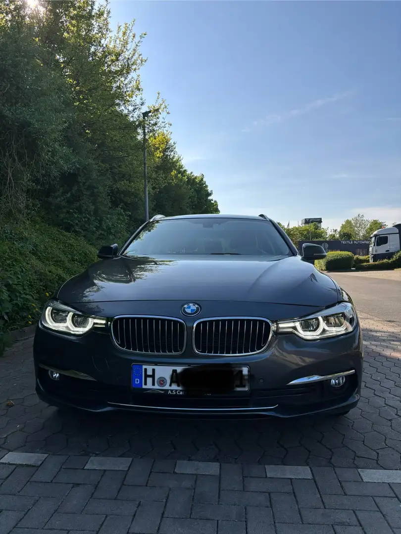 BMW 318 318d Touring Aut. Luxury Line Grau - 2