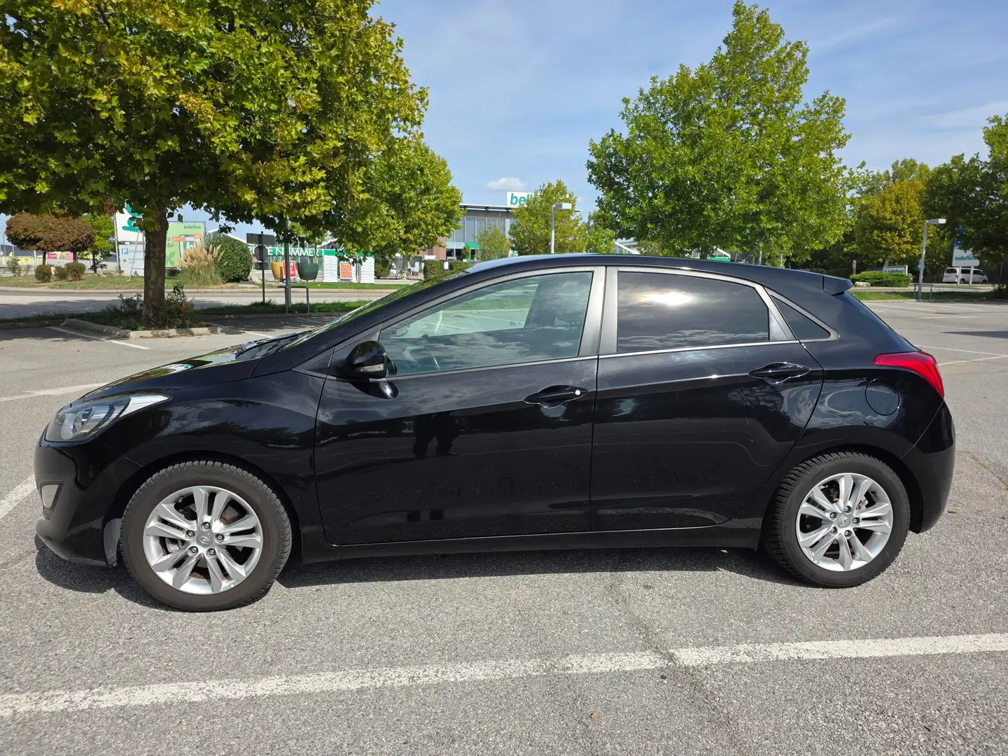 Hyundai i30 i30 1,4 CVVT Go Schwarz - 2