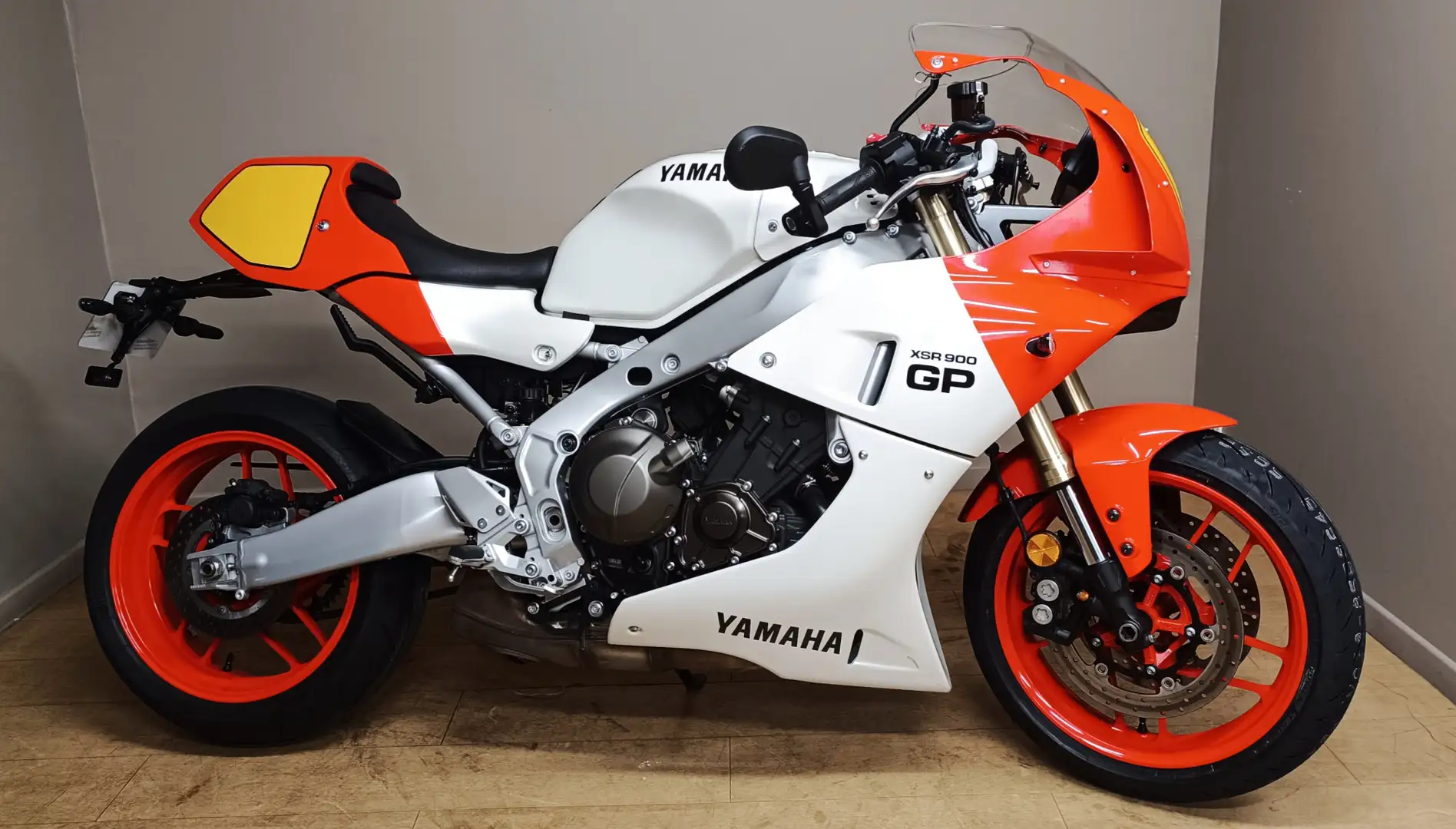 Yamaha XSR 900 Alb - 1