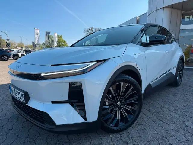 Toyota C-HR + 4x4 Lounge **SKY&SOUND PAKET**