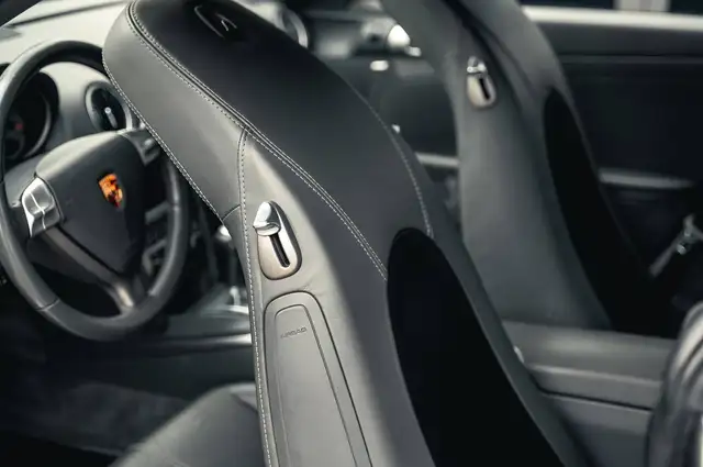 Porsche Cayman view 5