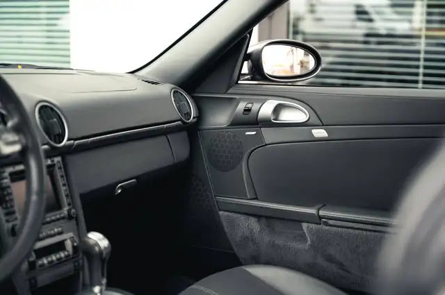 Porsche Cayman view 7