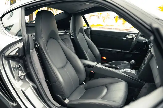 Porsche Cayman view 9